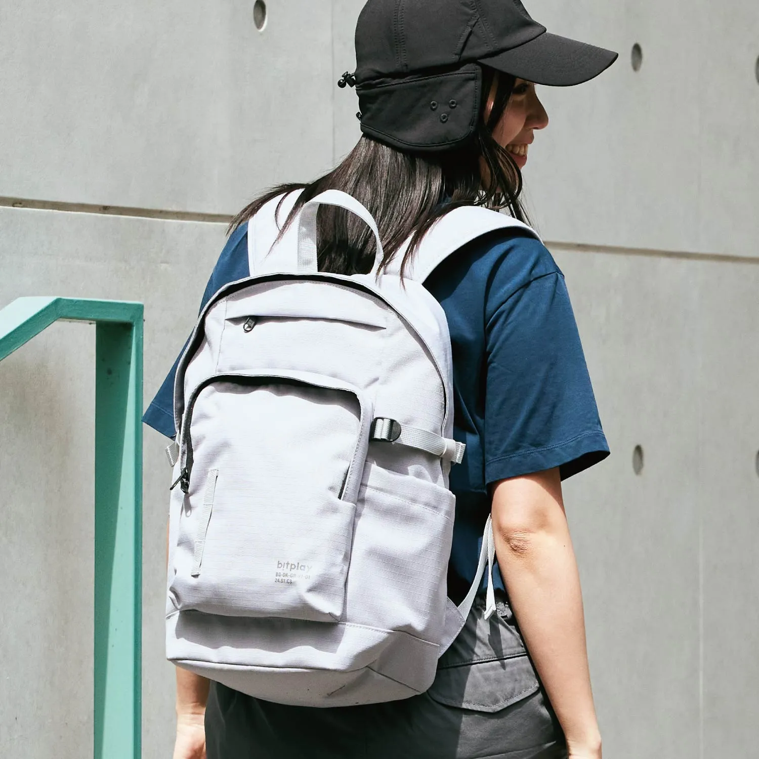 輕旅筆電包 13L 高原沙