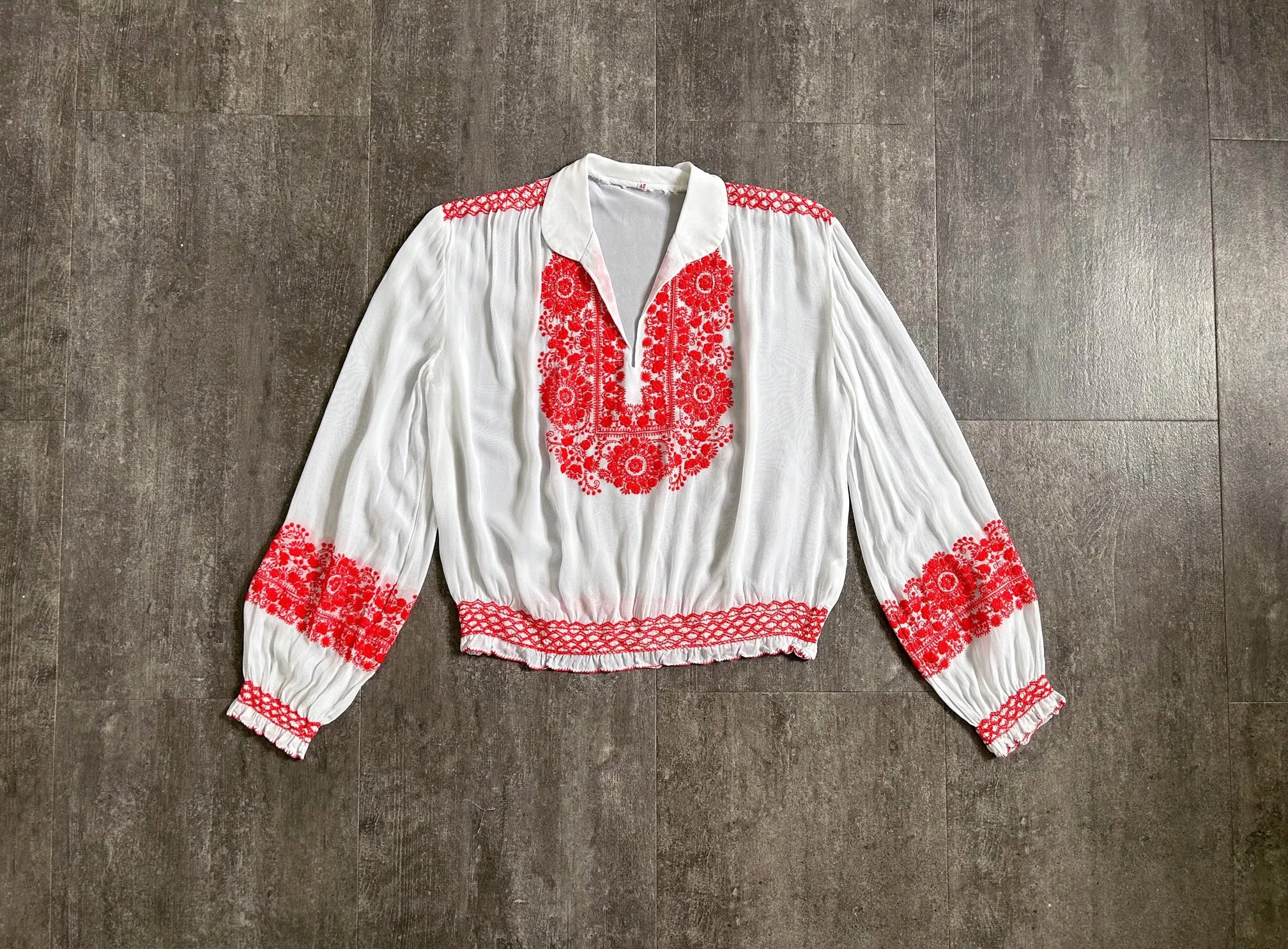 1940s embroidered blouse . vintage 40s top . size medium to large