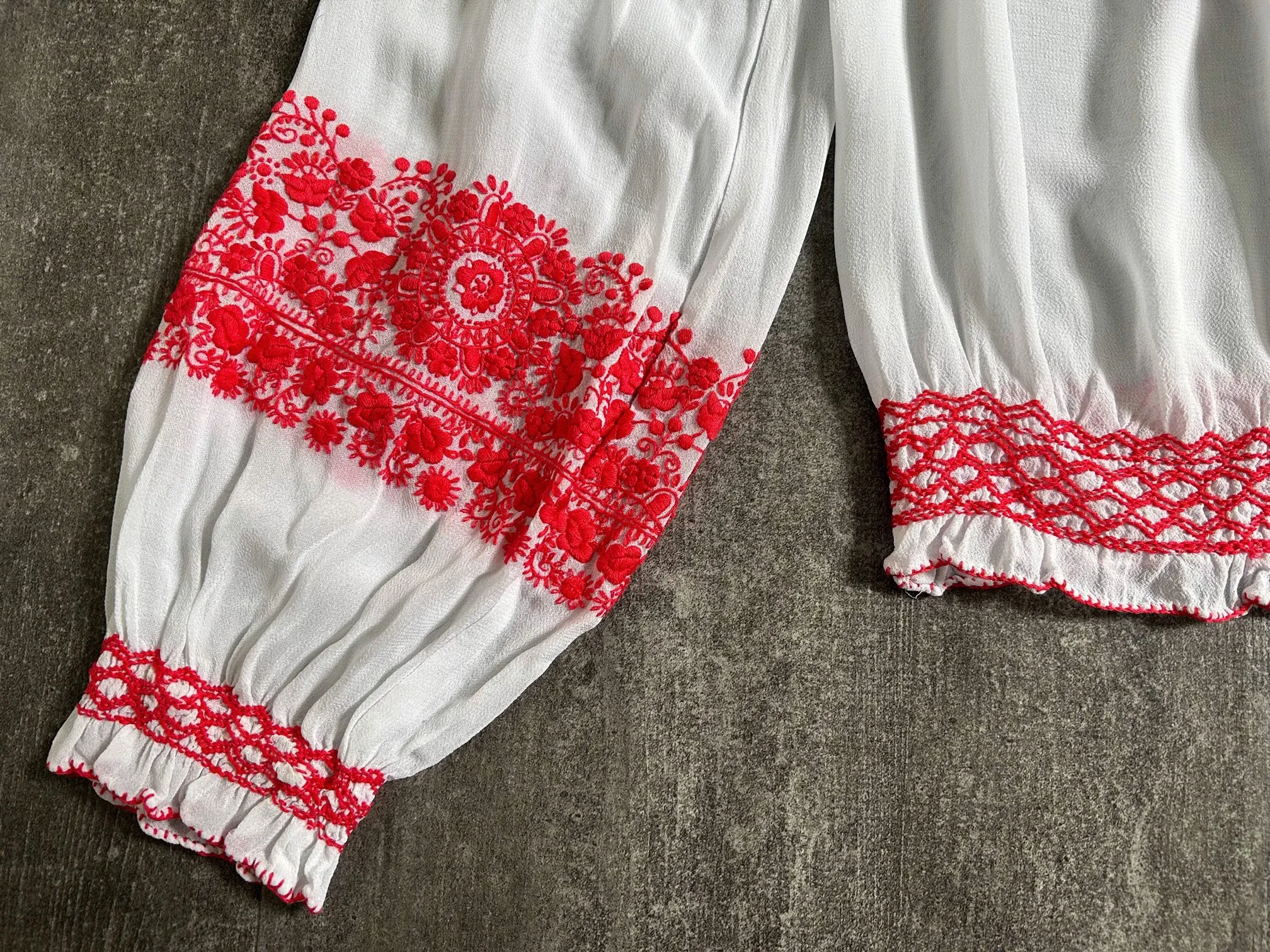 1940s embroidered blouse . vintage 40s top . size medium to large