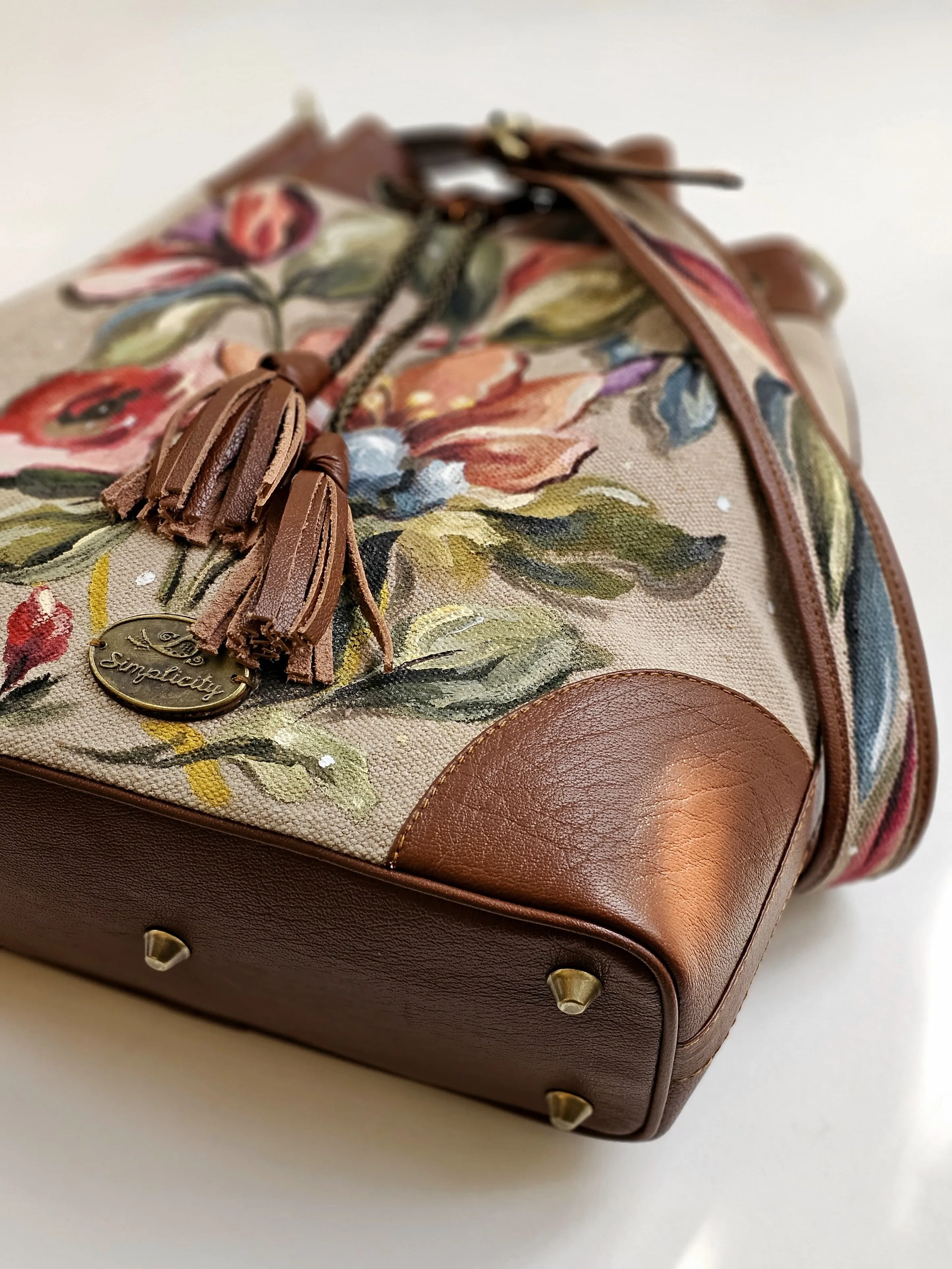 Big Bucket Beige X Florals