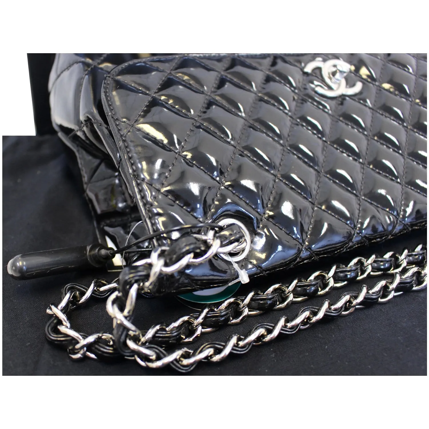 CHANEL Sac Rabat Patent Leather Shoulder Bag