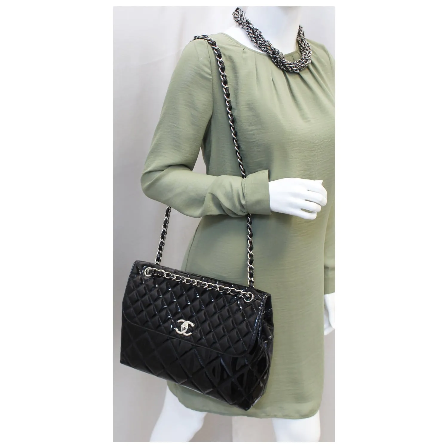 CHANEL Sac Rabat Patent Leather Shoulder Bag