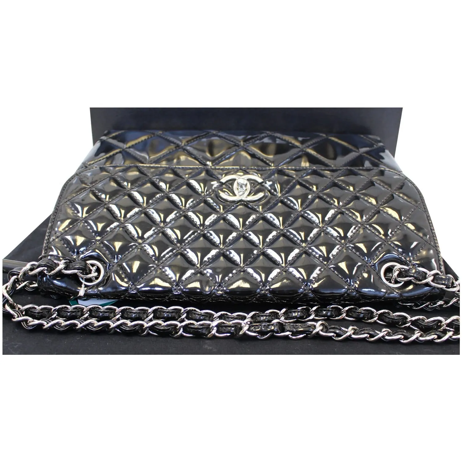 CHANEL Sac Rabat Patent Leather Shoulder Bag
