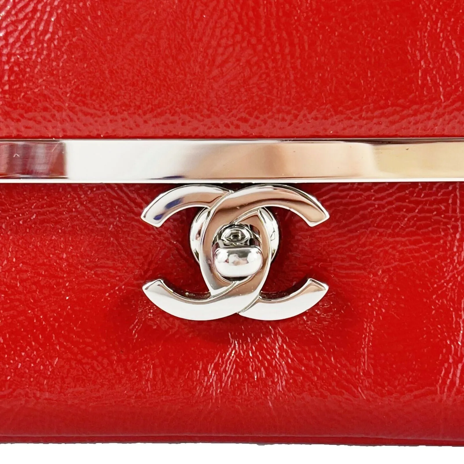 CHANEL - Small Textured Red Patent Frame Flap - CC Lock - Silver Shoulder Bag