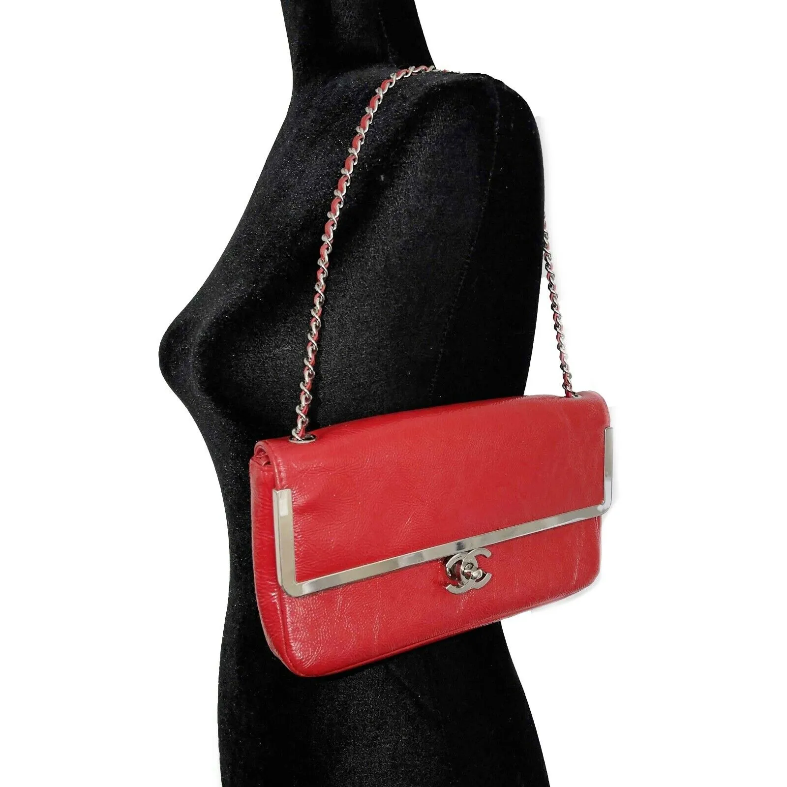CHANEL - Small Textured Red Patent Frame Flap - CC Lock - Silver Shoulder Bag