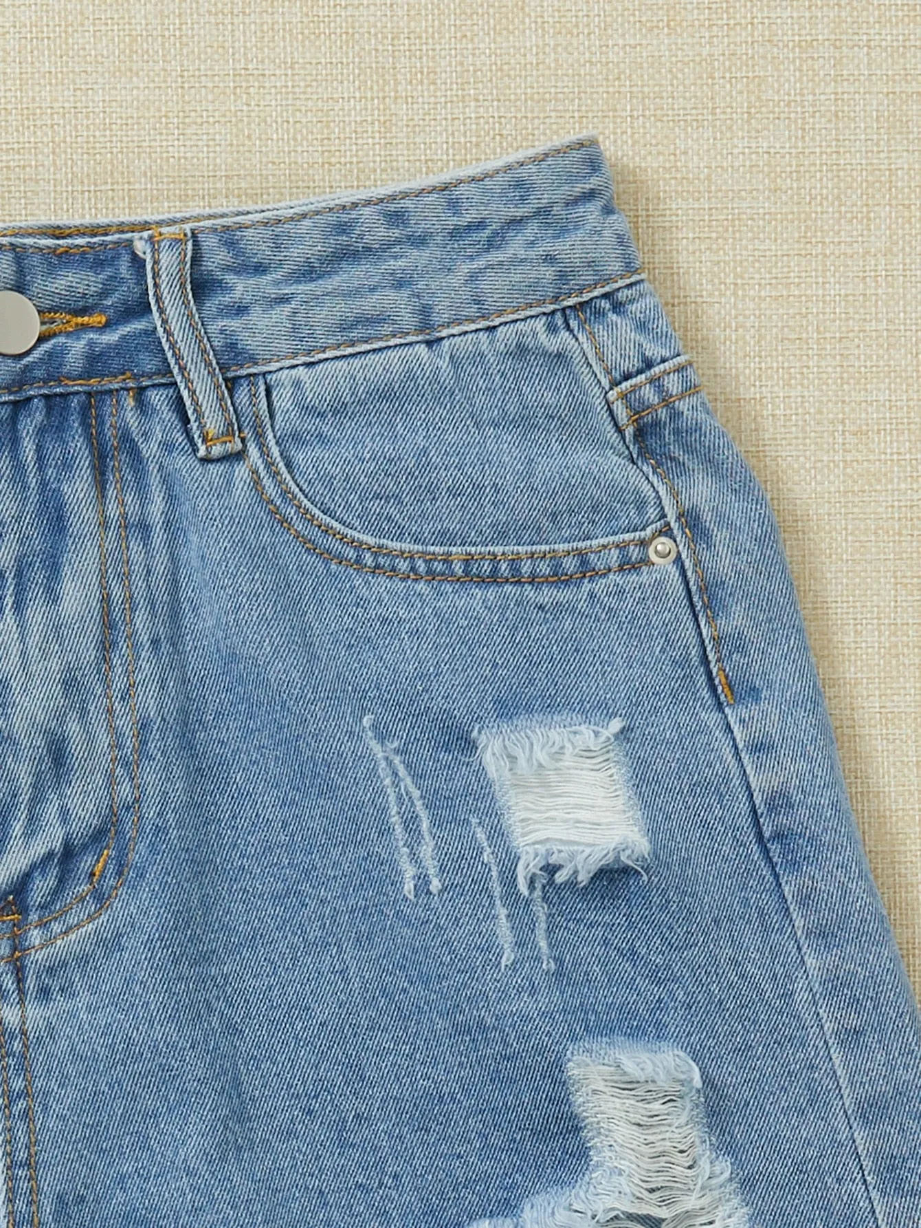 Cherry Vibes: Shorts de mezclilla desgarro ribete en