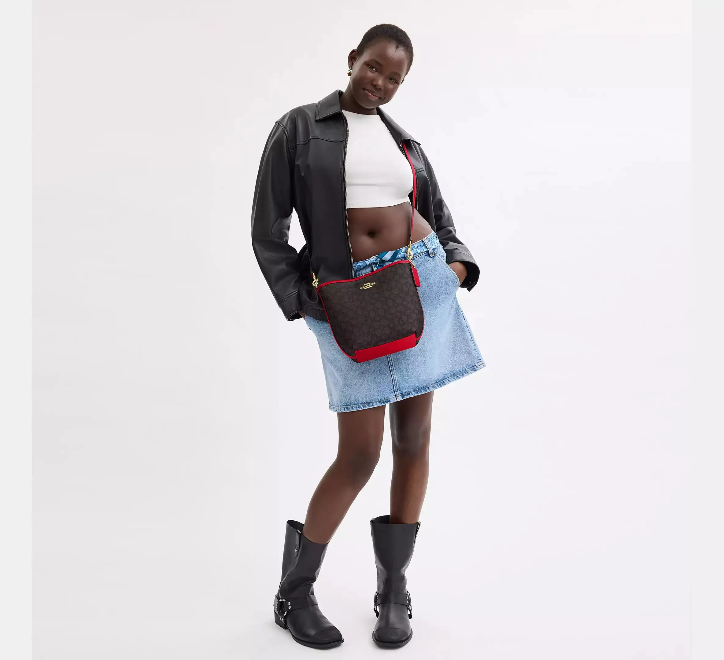 City Bucket Bag In Signature Canvas