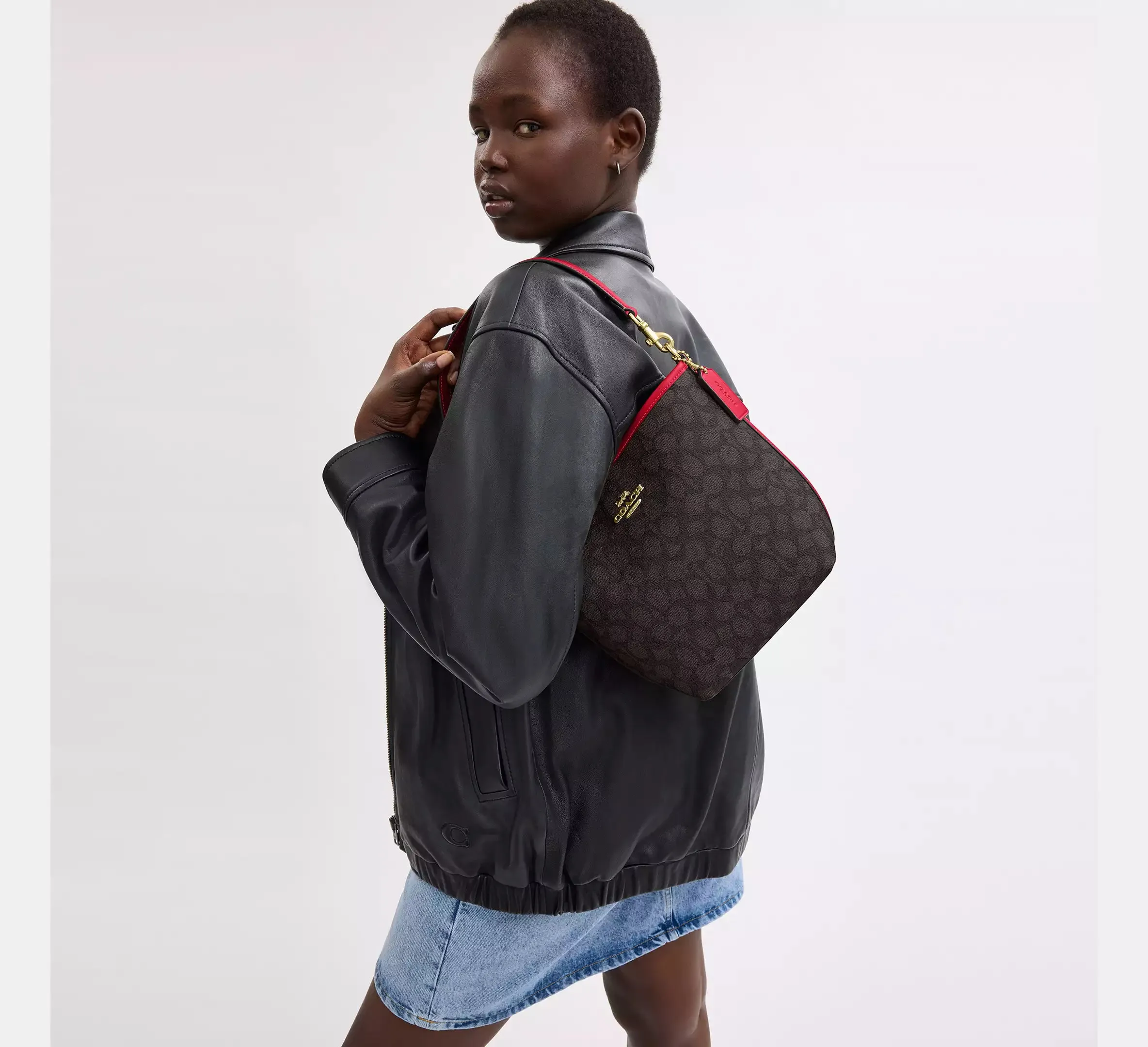 City Bucket Bag In Signature Canvas