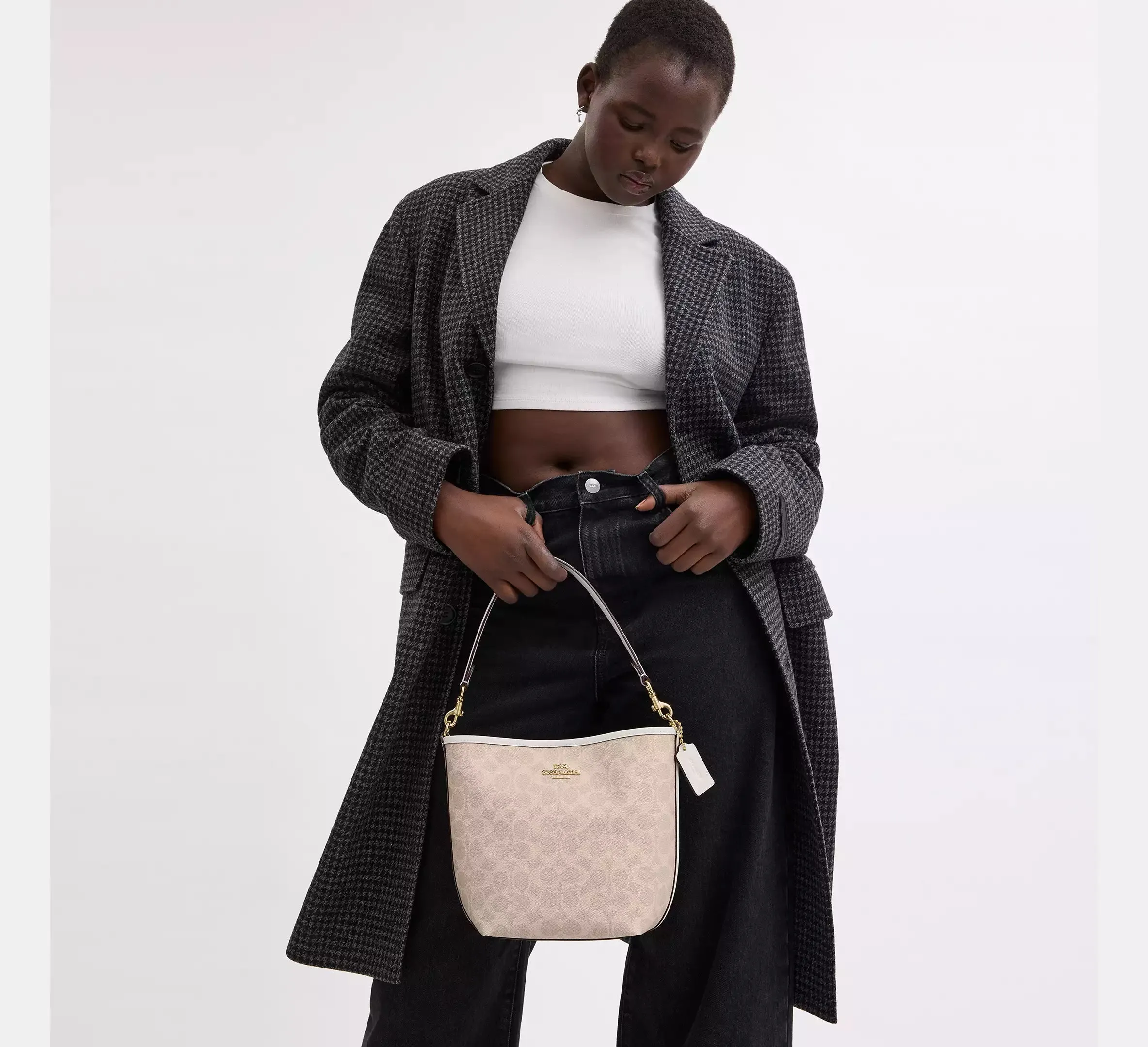 City Bucket Bag In Signature Canvas