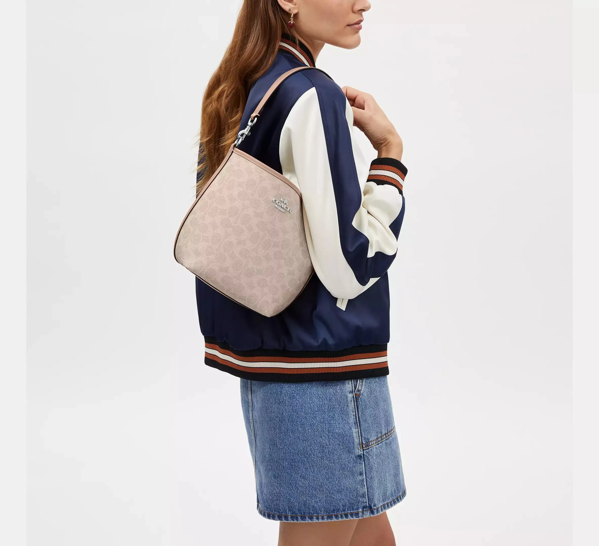 City Bucket Bag In Signature Canvas