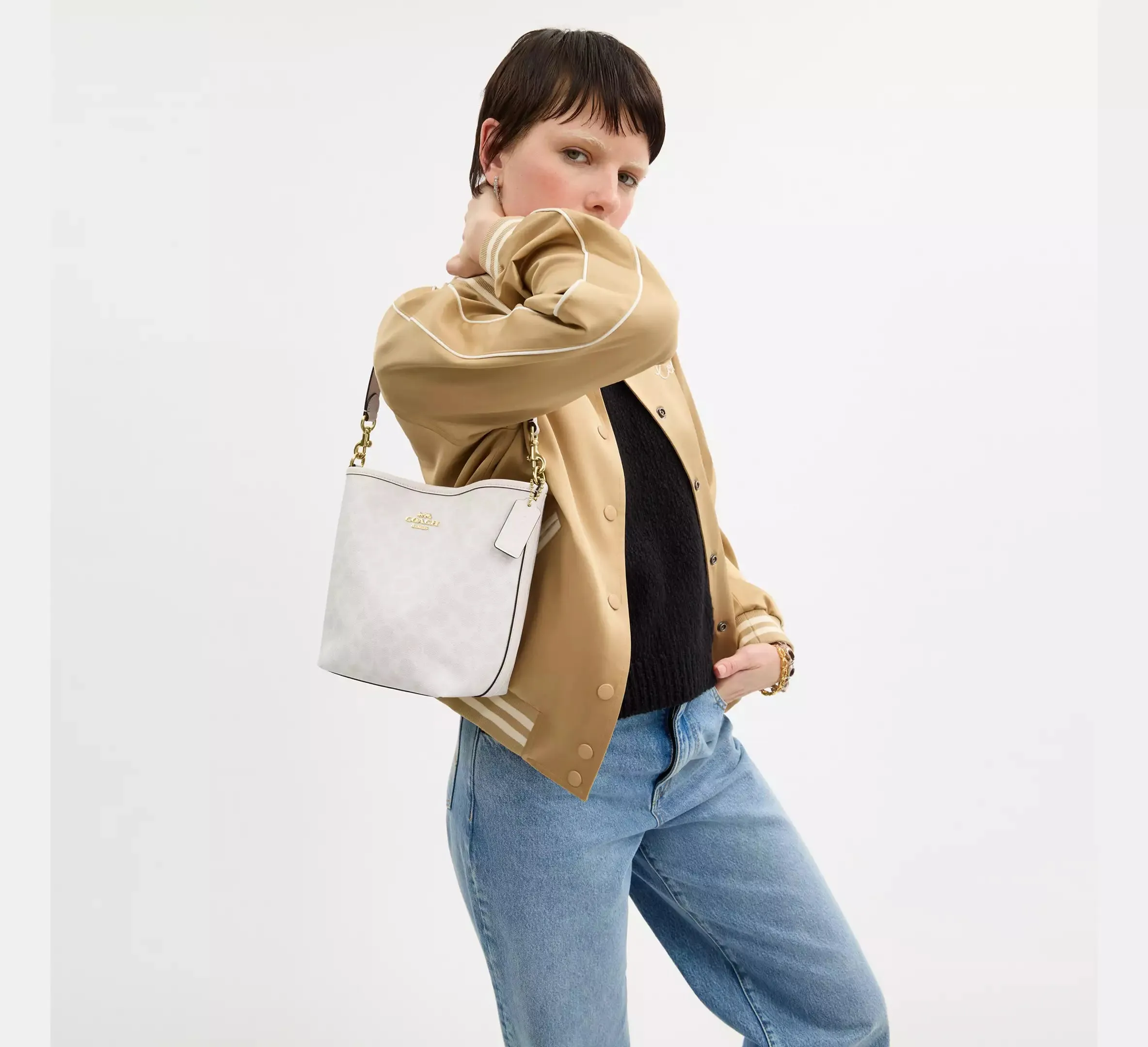 City Bucket Bag In Signature Canvas