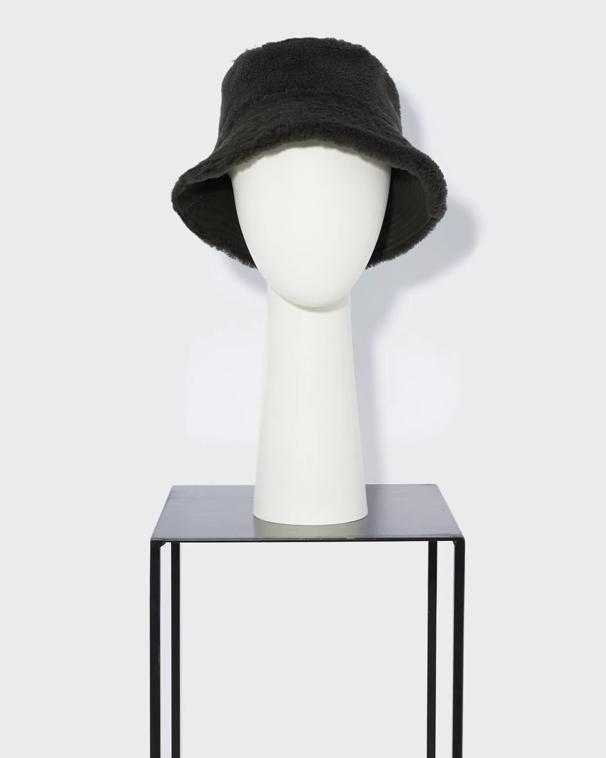 Curly merino bucket hat