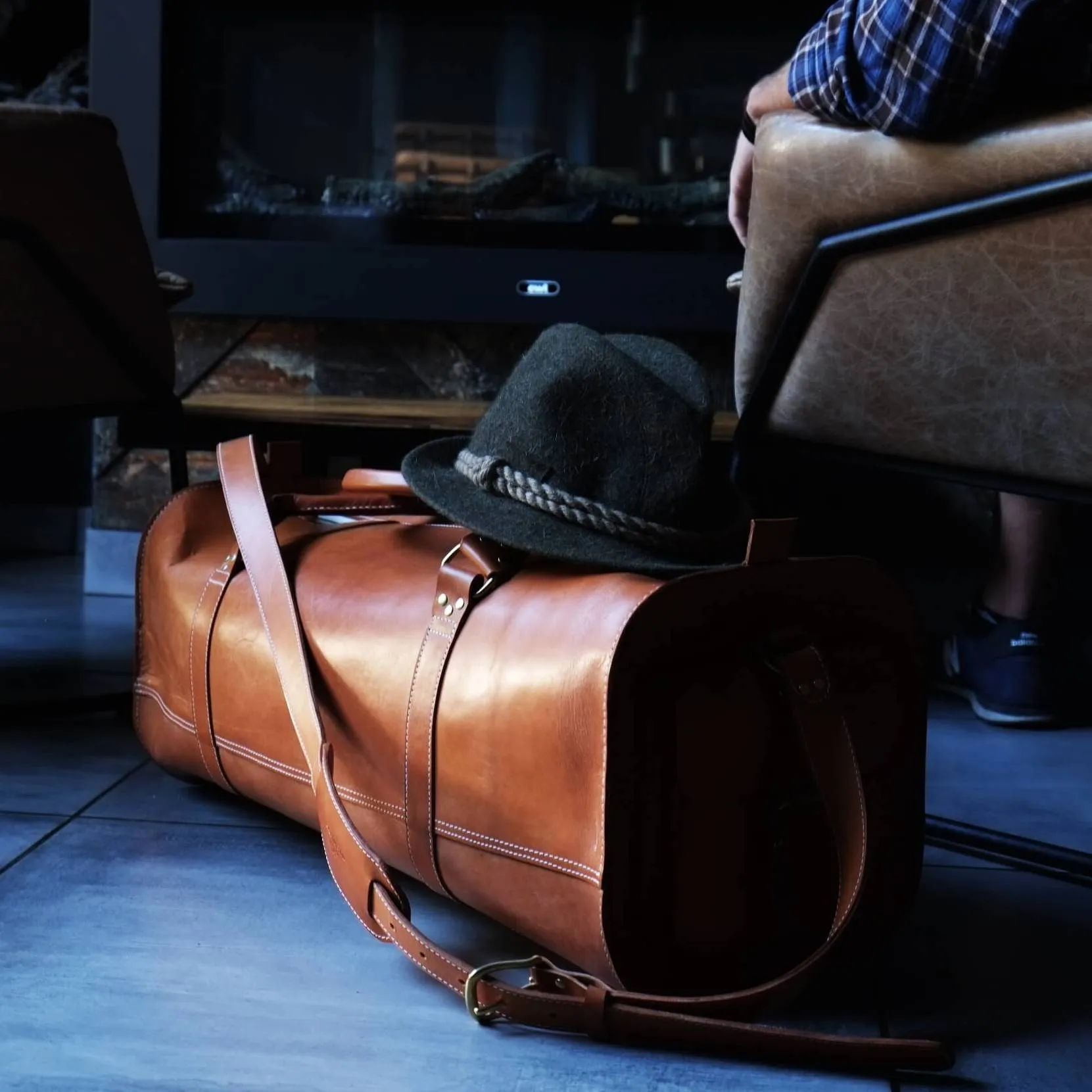 DUFFEL TRAVEL BAG