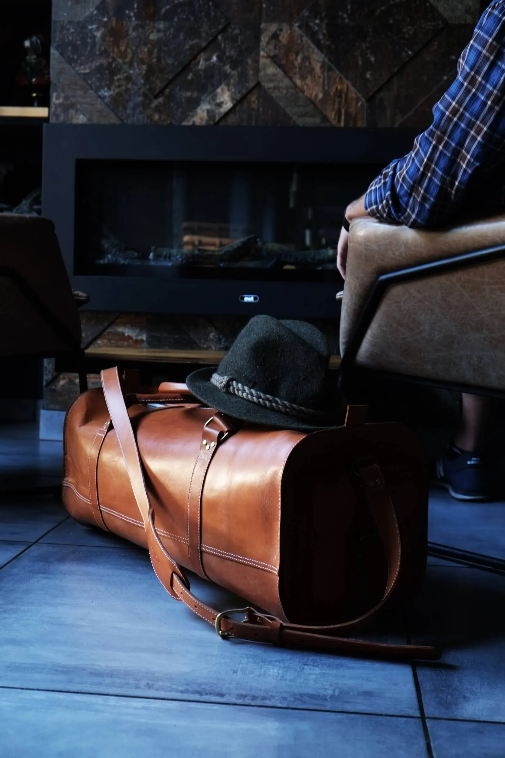 DUFFEL TRAVEL BAG