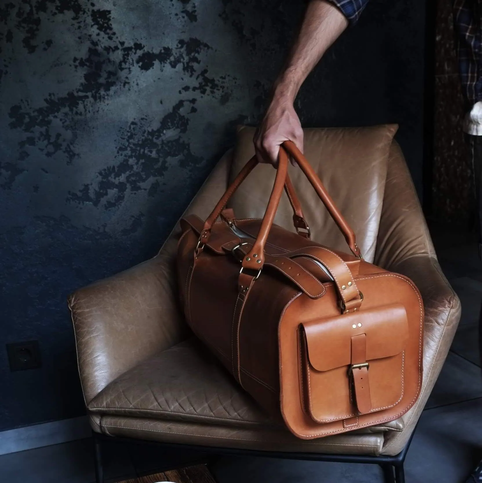 DUFFEL TRAVEL BAG