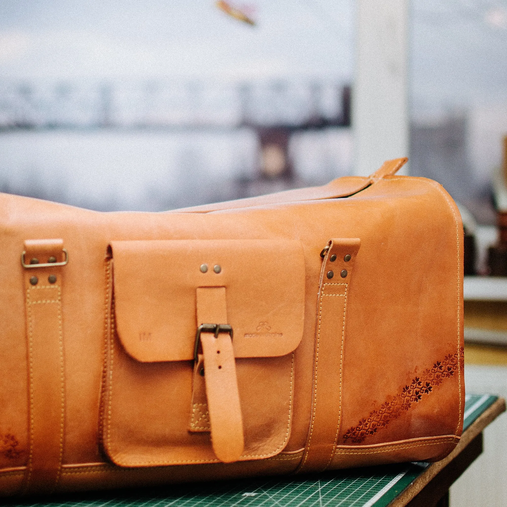 DUFFEL TRAVEL BAG