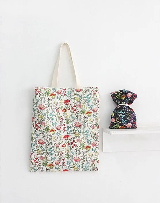 Flower Garden Oxford Cotton Fabric - Ivory or Navy - Home Decor Fabric By the Yard / 39379