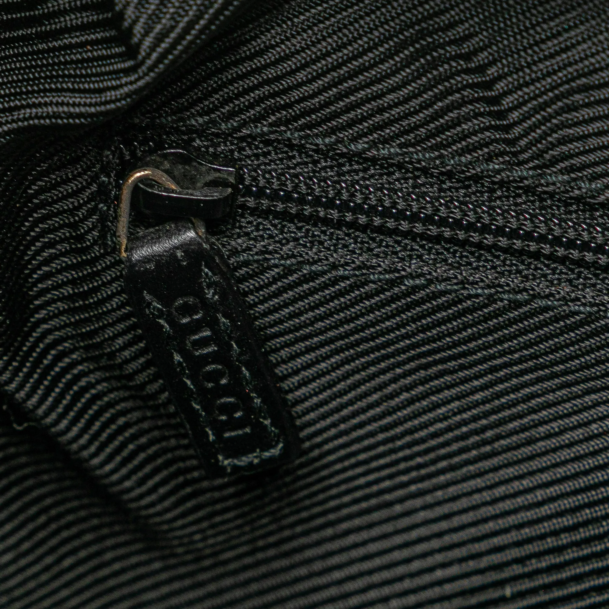 GG Canvas Shoulder Bag