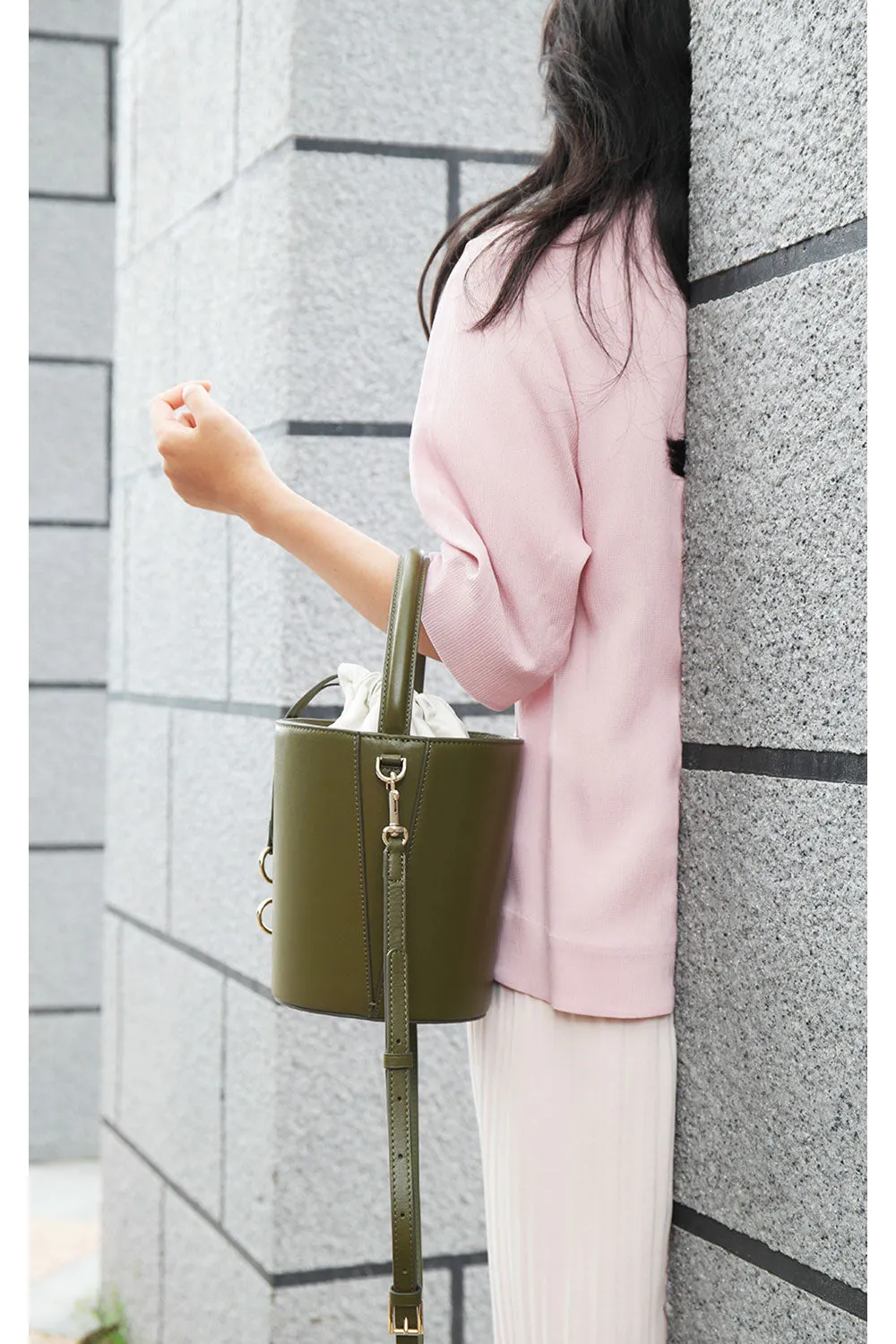 LEATHER KIWI BASKET BUCKET