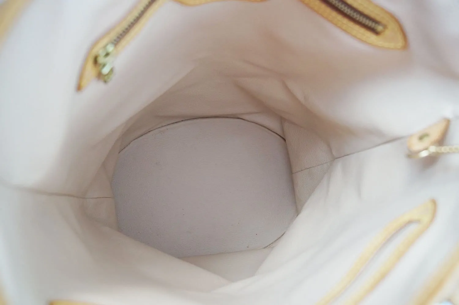 LOUIS VUITTON Monogram Bucket Gm Shoulder Bag