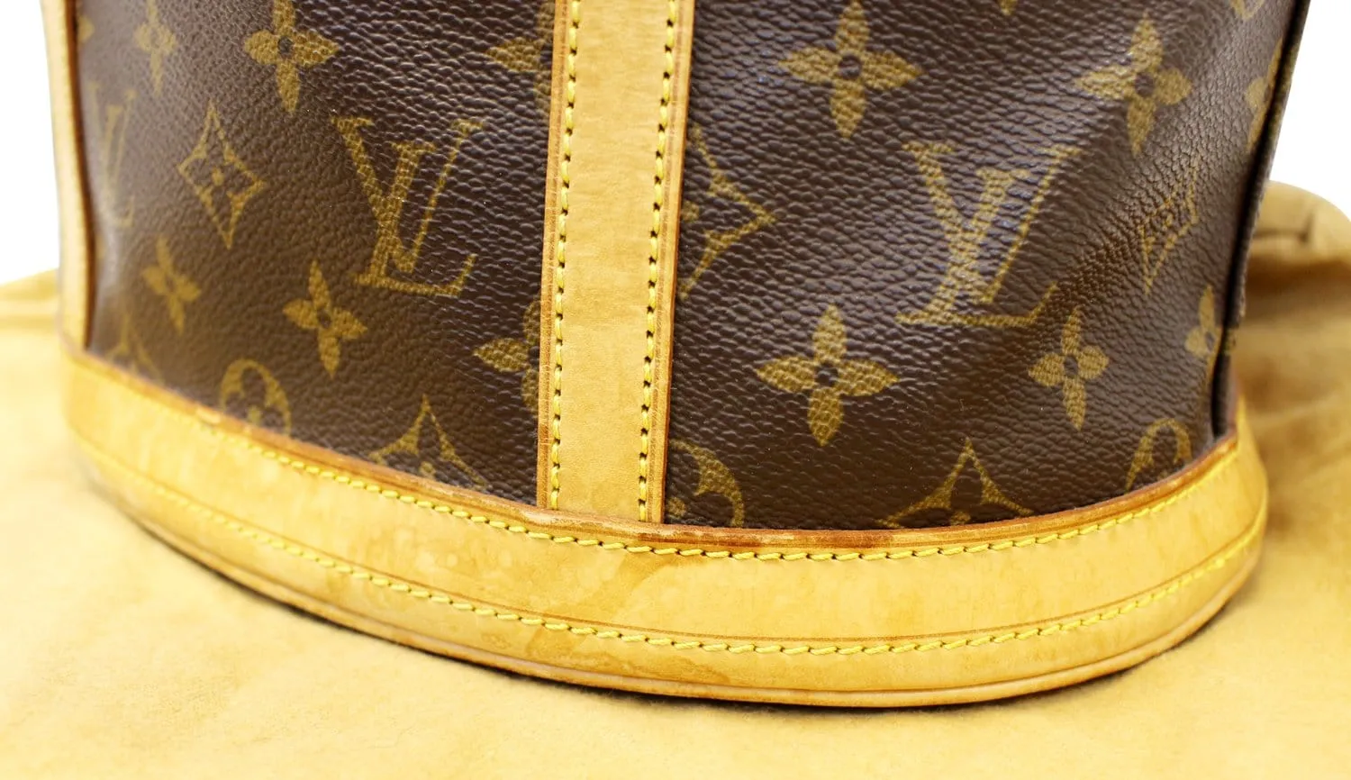 LOUIS VUITTON Monogram Canvas Brown Bucket GM Shoulder Bag