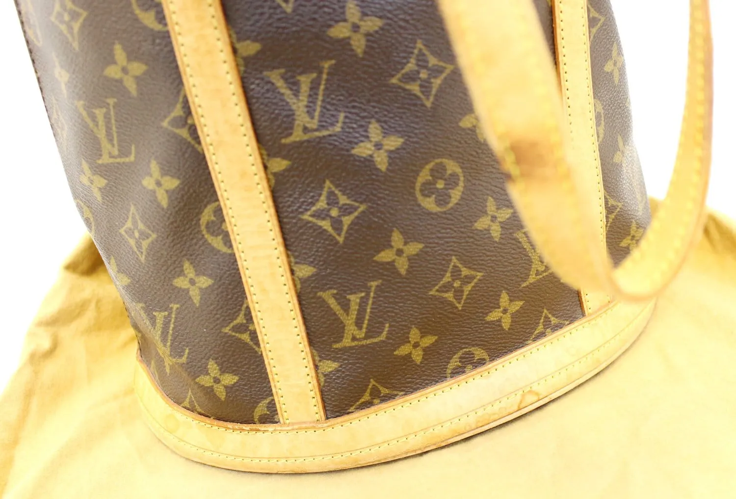 LOUIS VUITTON Monogram Canvas Brown Bucket GM Shoulder Bag
