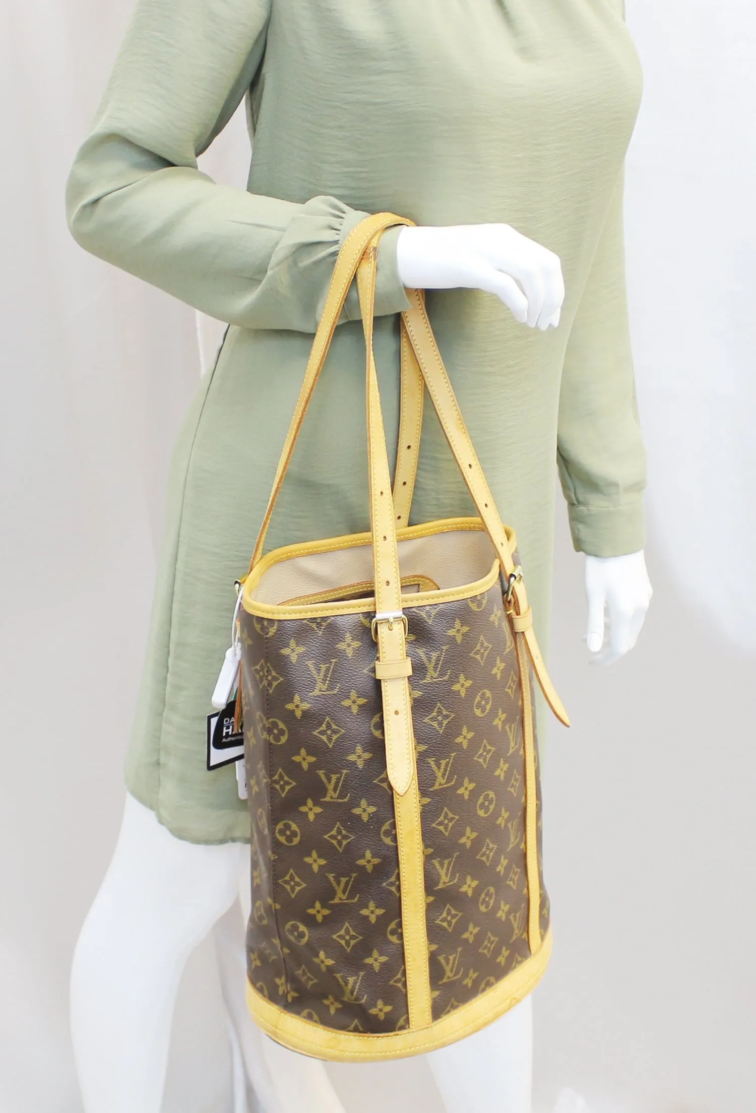 LOUIS VUITTON Monogram Canvas Brown Bucket GM Shoulder Bag