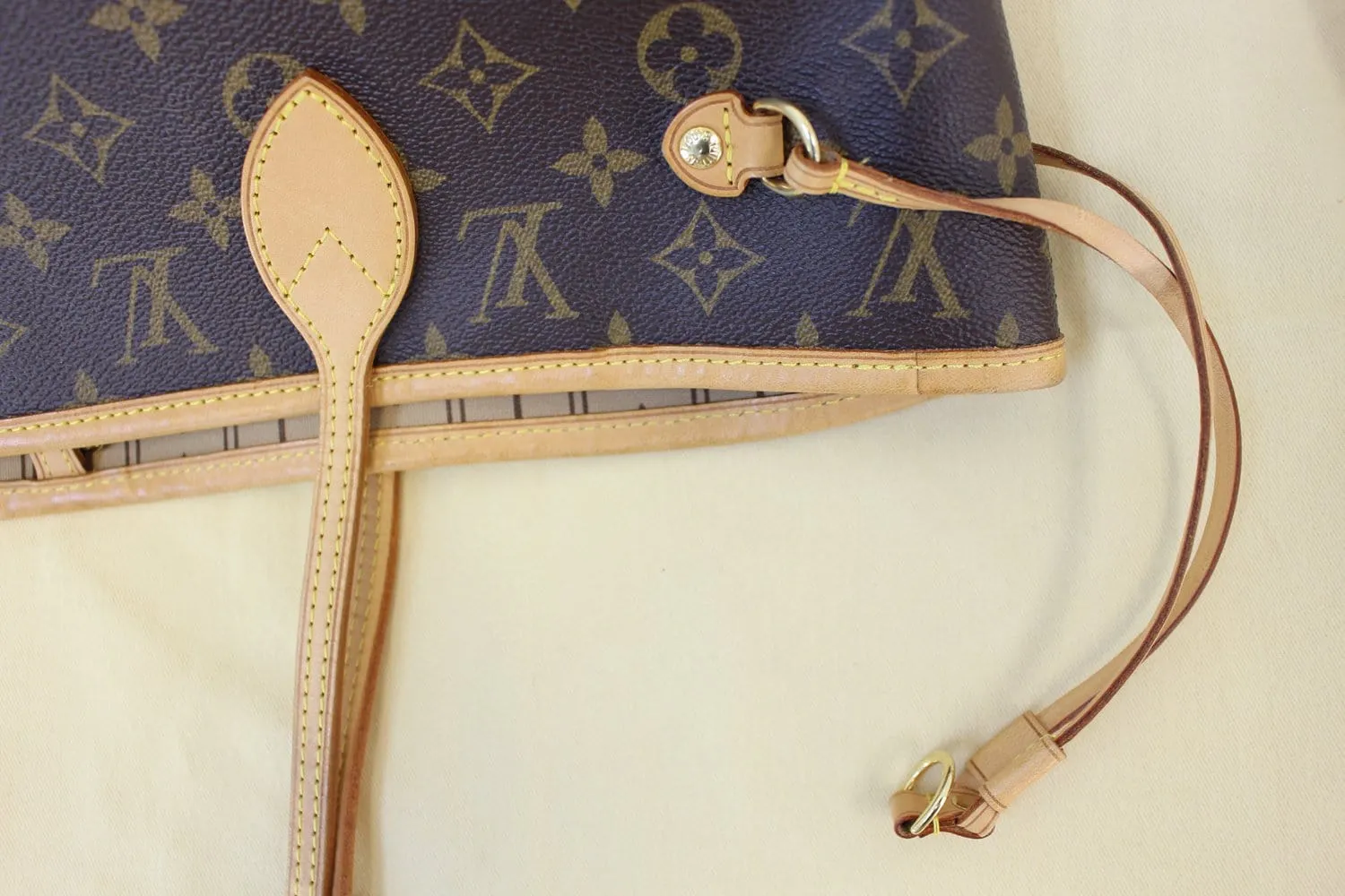 LOUIS VUITTON Monogram Canvas Neverfull MM Tote Bag