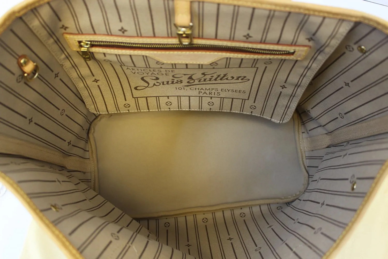 LOUIS VUITTON Monogram Canvas Neverfull MM Tote Bag
