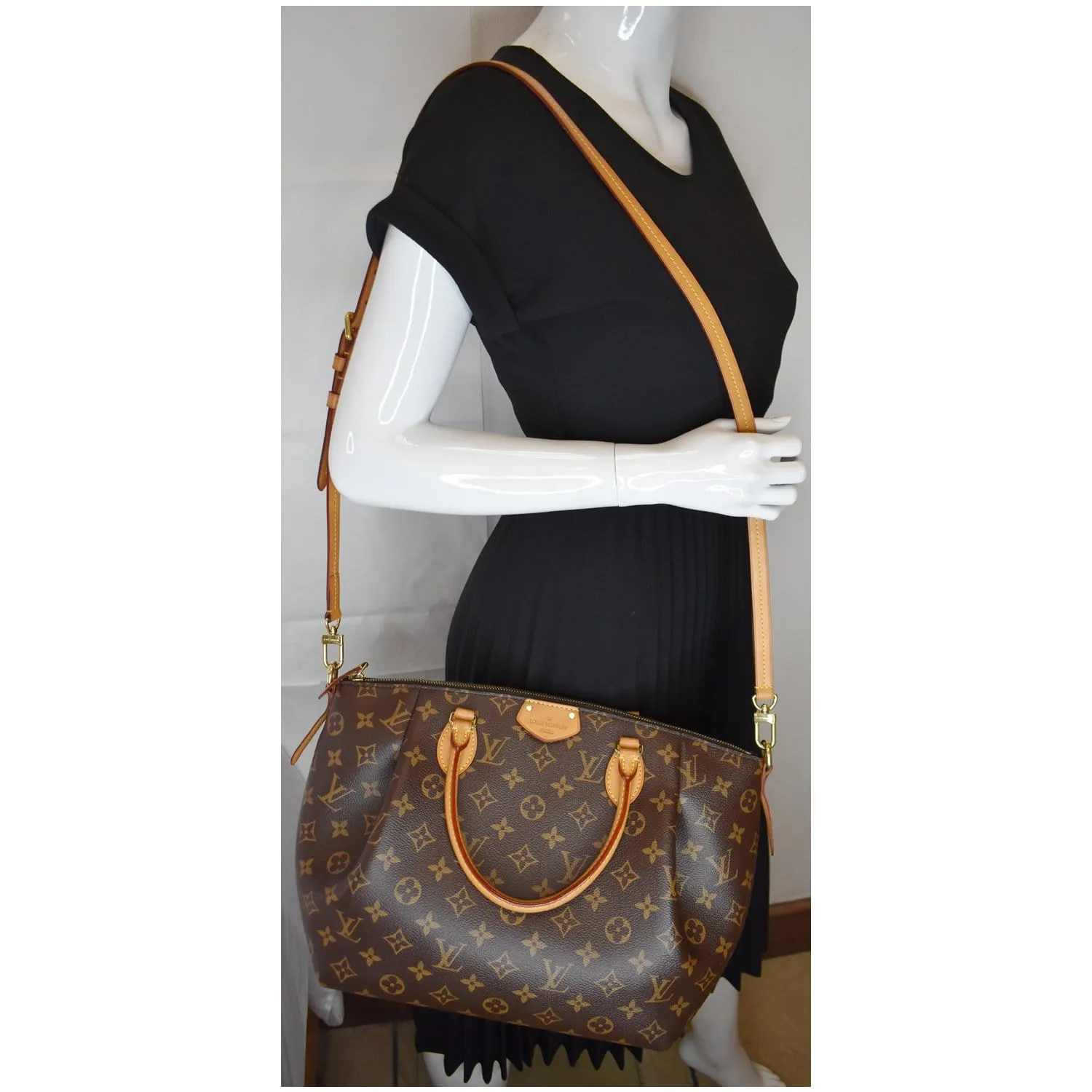 LOUIS VUITTON Turenne MM Monogram Canvas 2 Way Shoulder Bag Brown