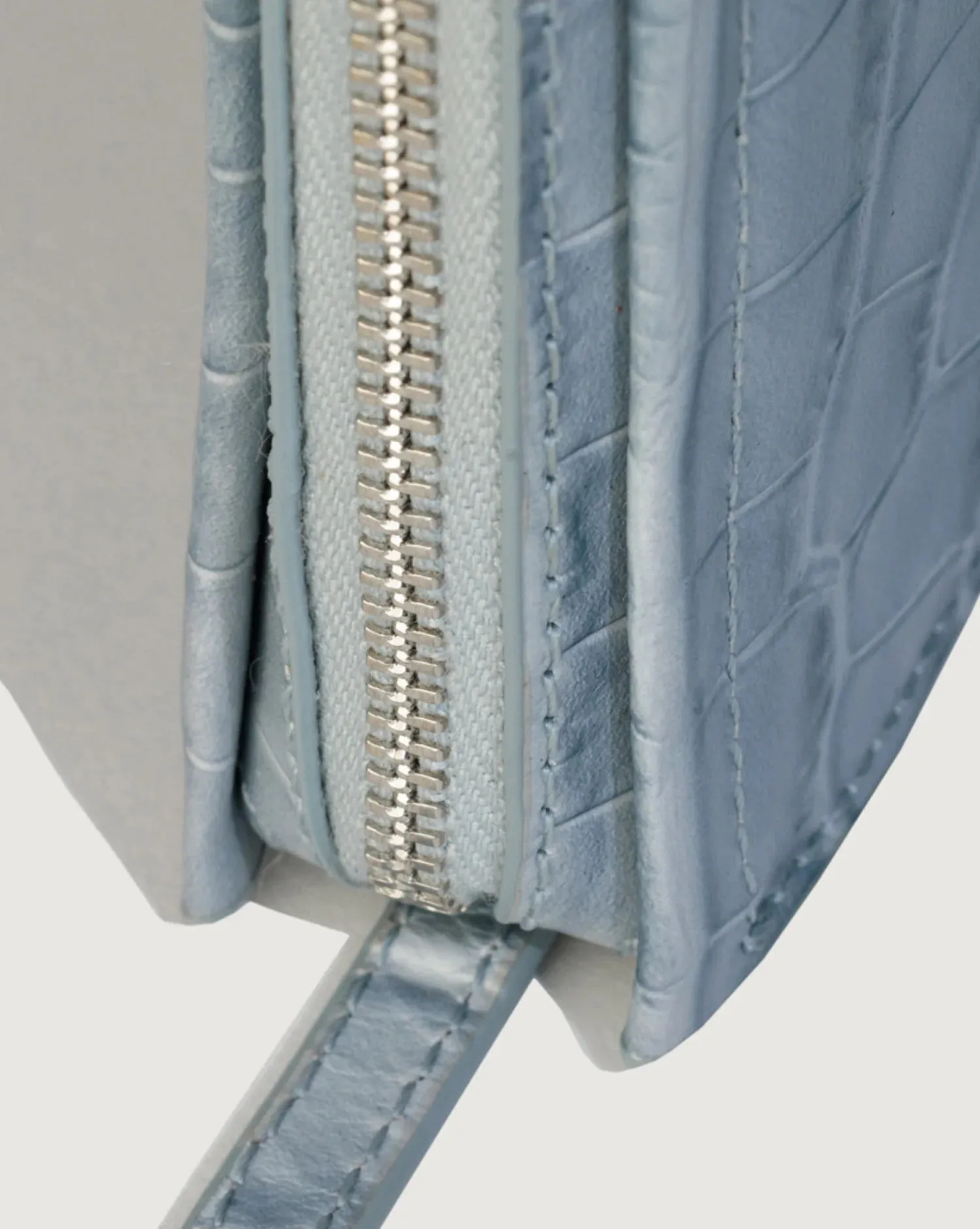 Mini Vi Pouch | Moon Croc