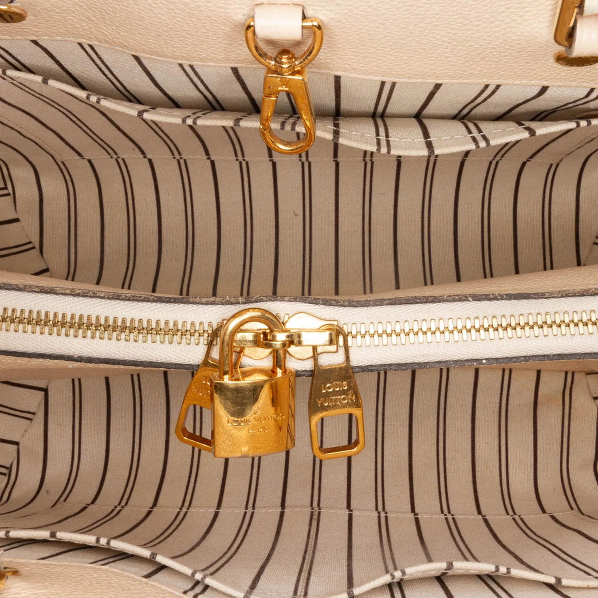 Monogram Empreinte Montaigne MM