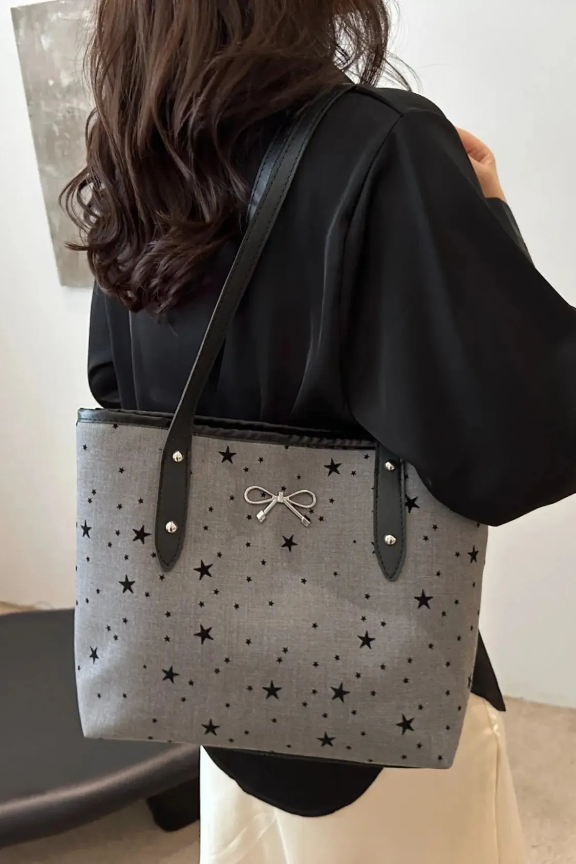 'Oaklee' Bowknot Polyester Tote Bag