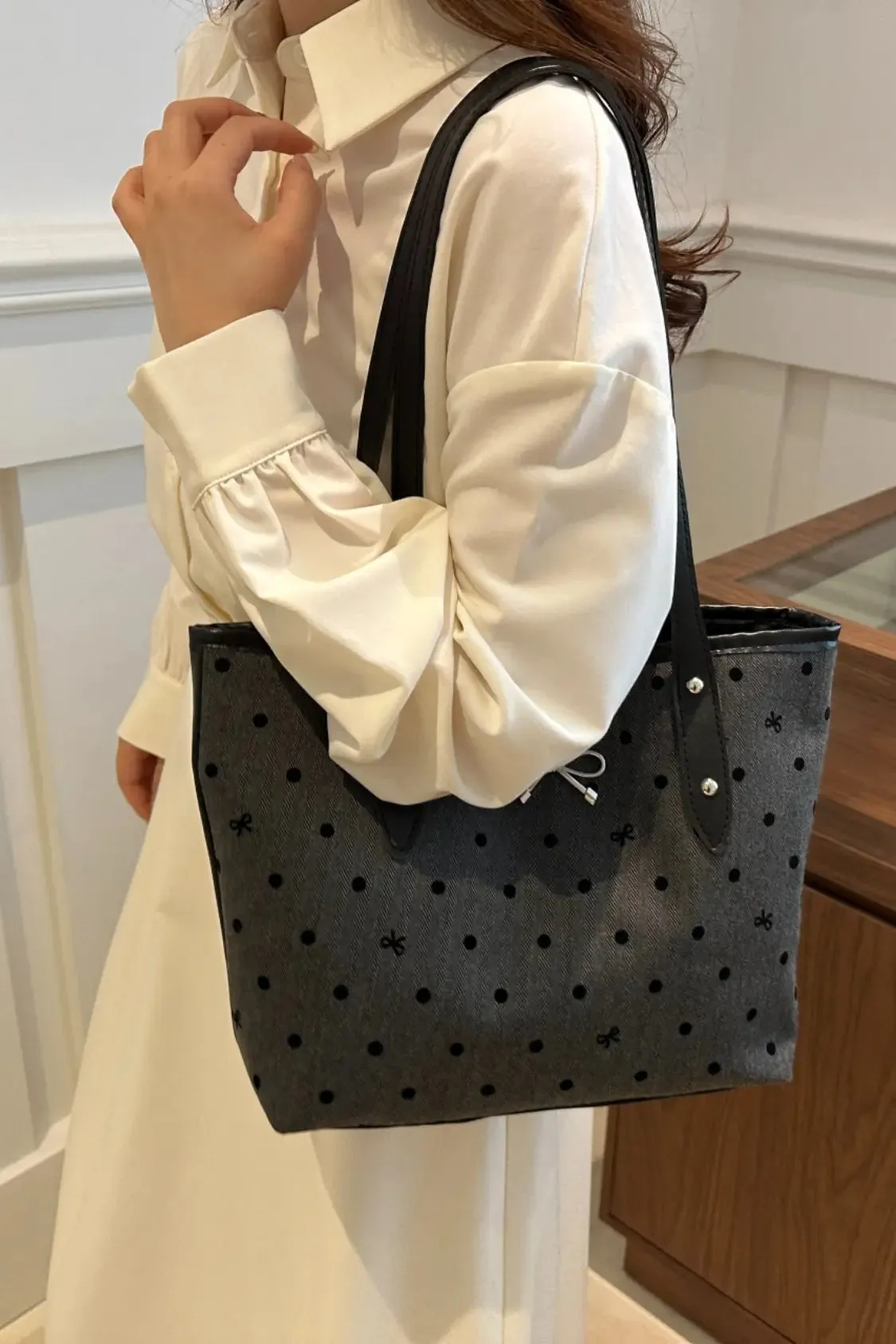 'Oaklee' Bowknot Polyester Tote Bag
