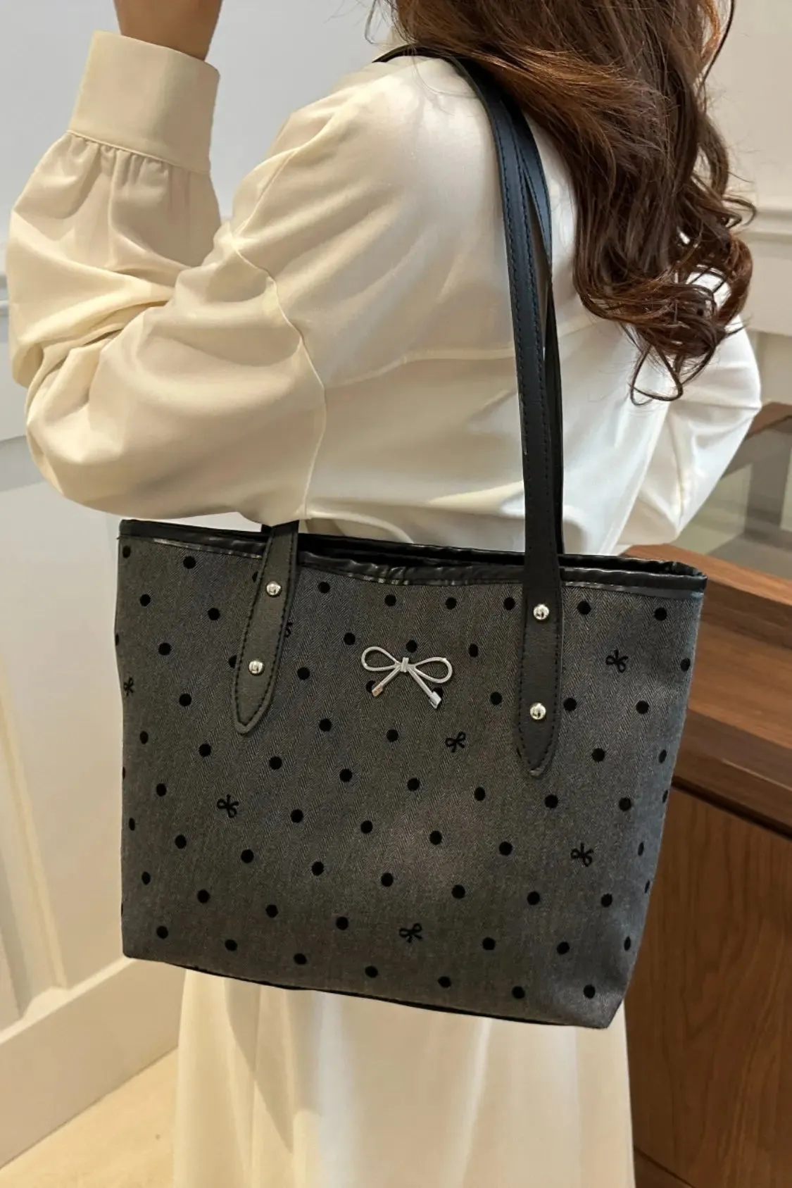 'Oaklee' Bowknot Polyester Tote Bag