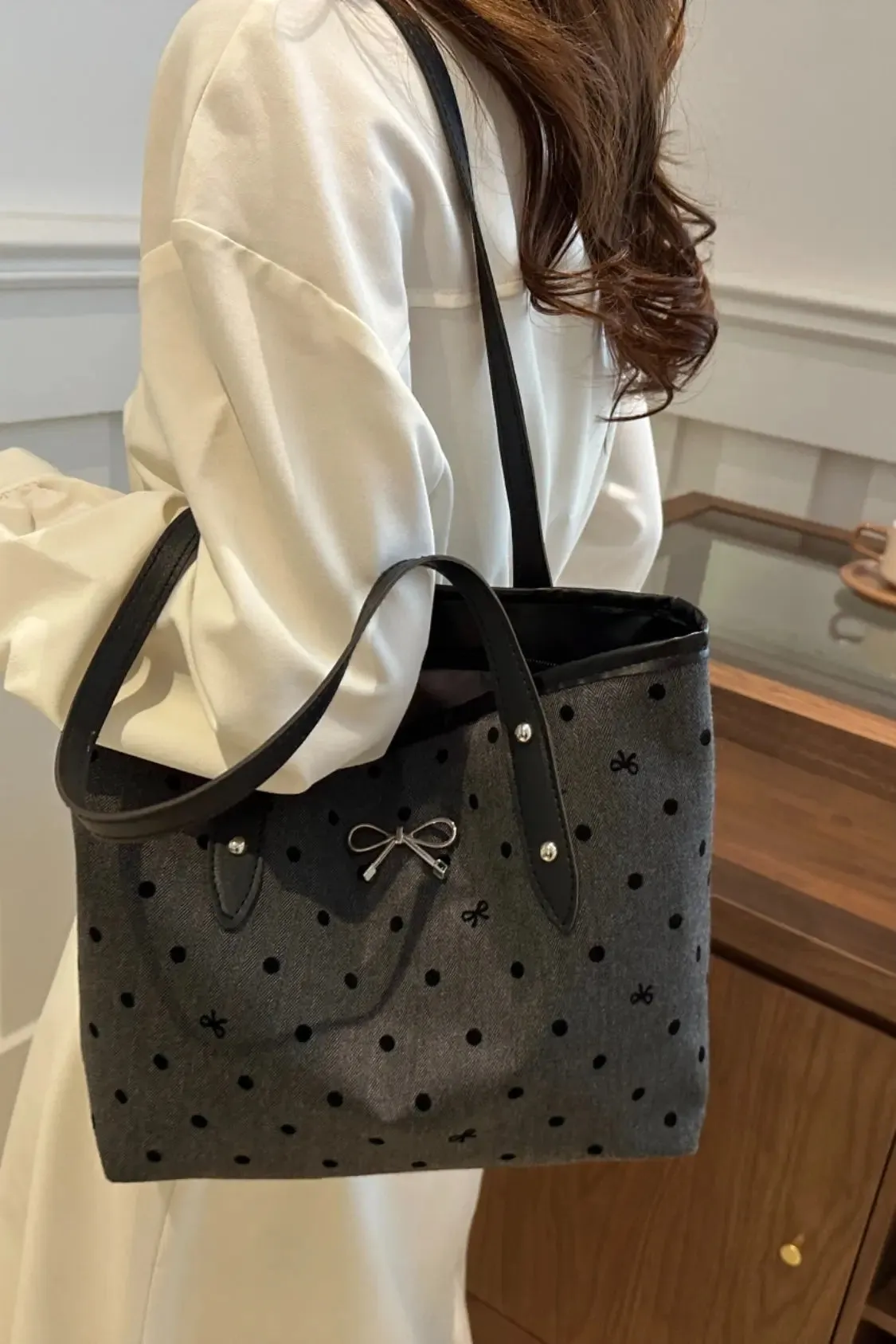 'Oaklee' Bowknot Polyester Tote Bag