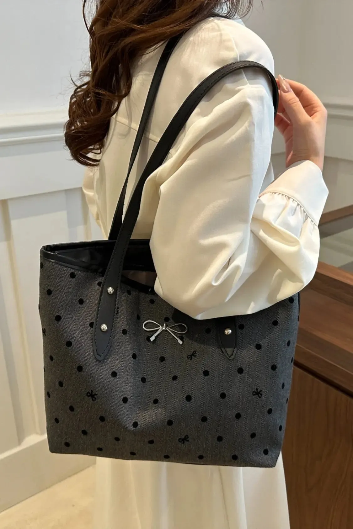 'Oaklee' Bowknot Polyester Tote Bag