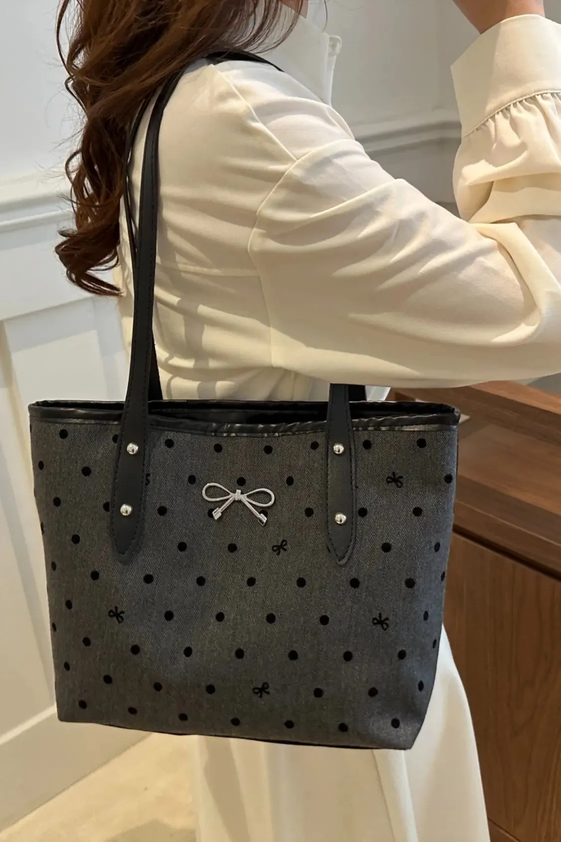 'Oaklee' Bowknot Polyester Tote Bag