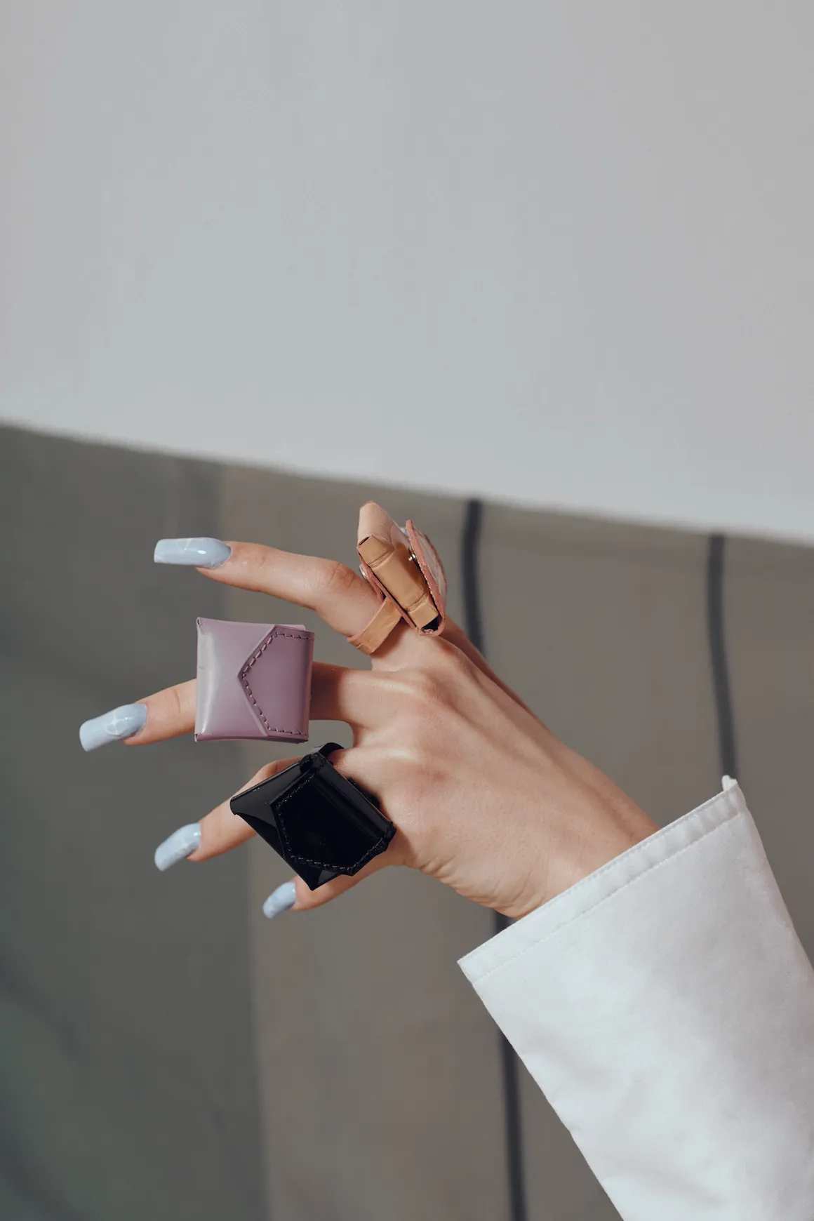 PILLS RING PATENT BLACK