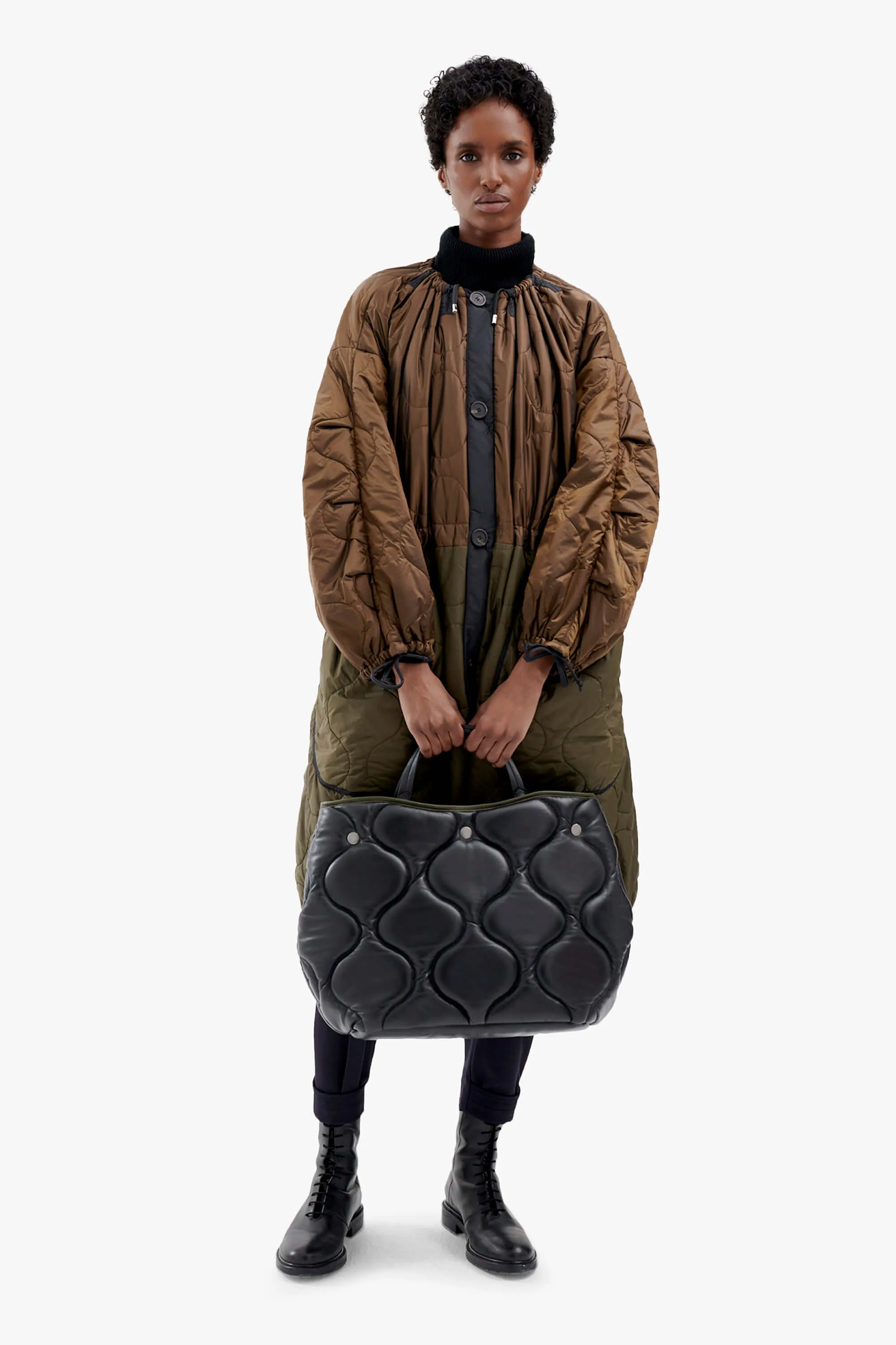Quilted Leather Signature Bag - Black
