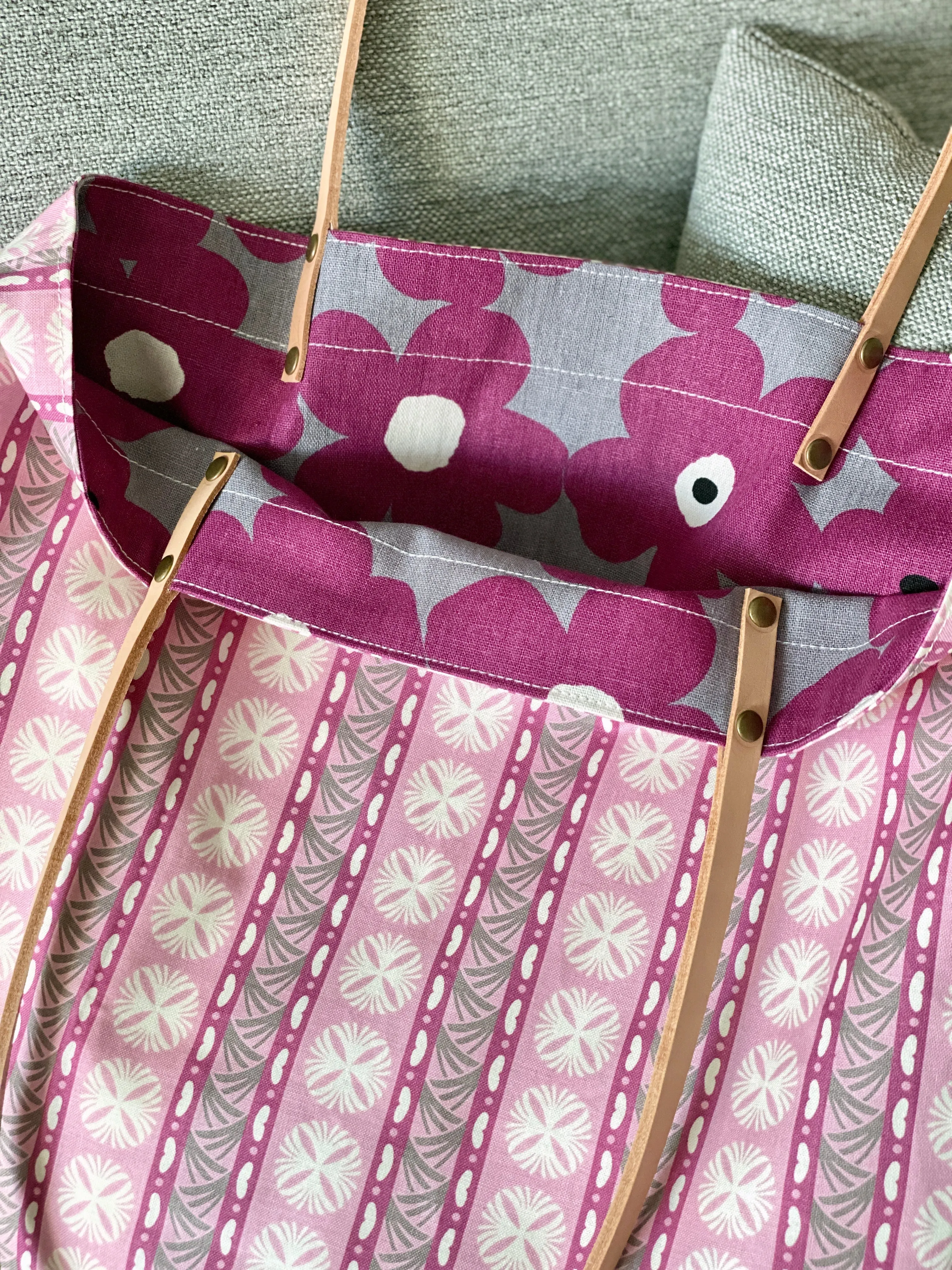 Reversible tote bag