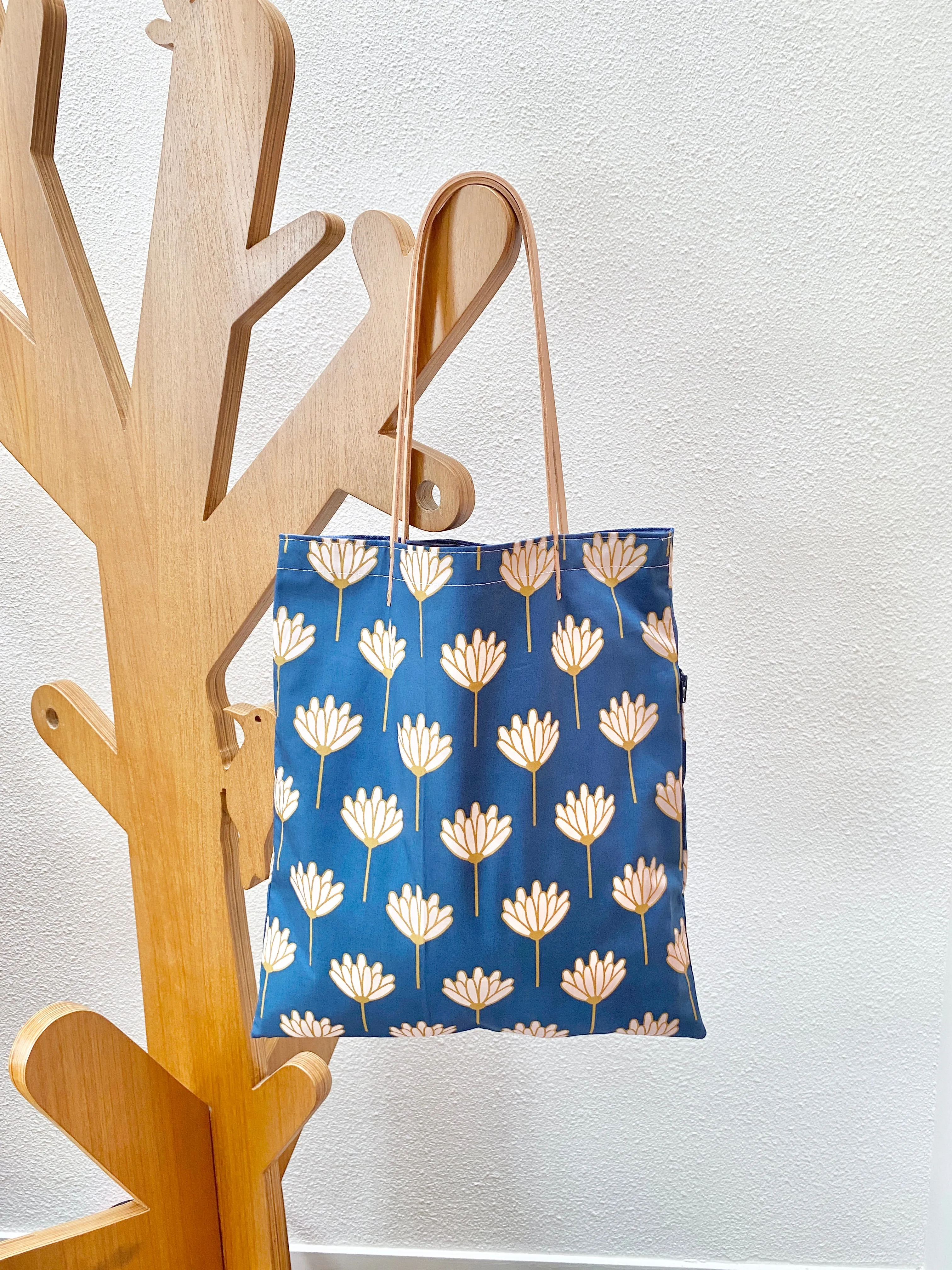 Reversible tote bag