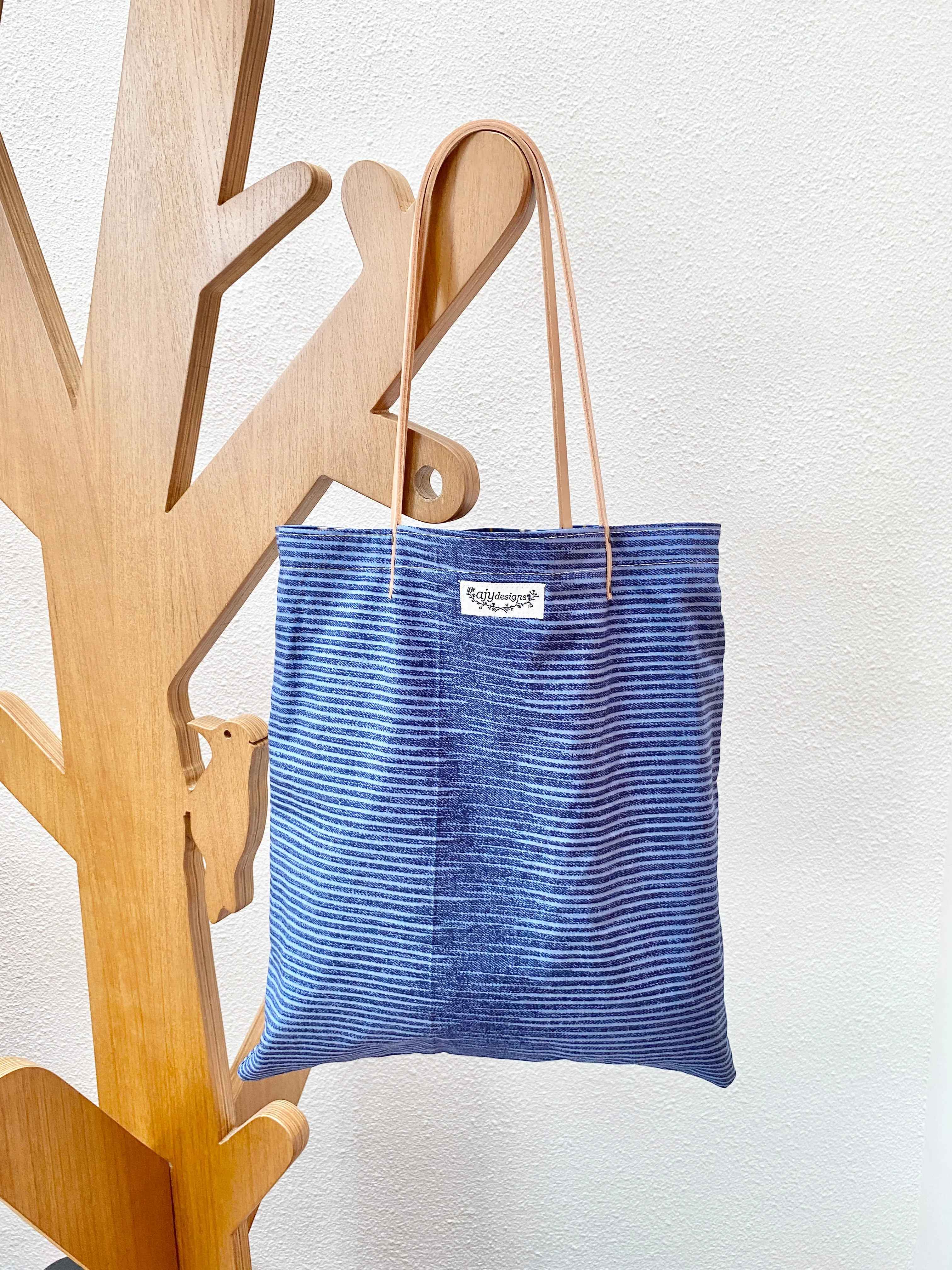 Reversible tote bag