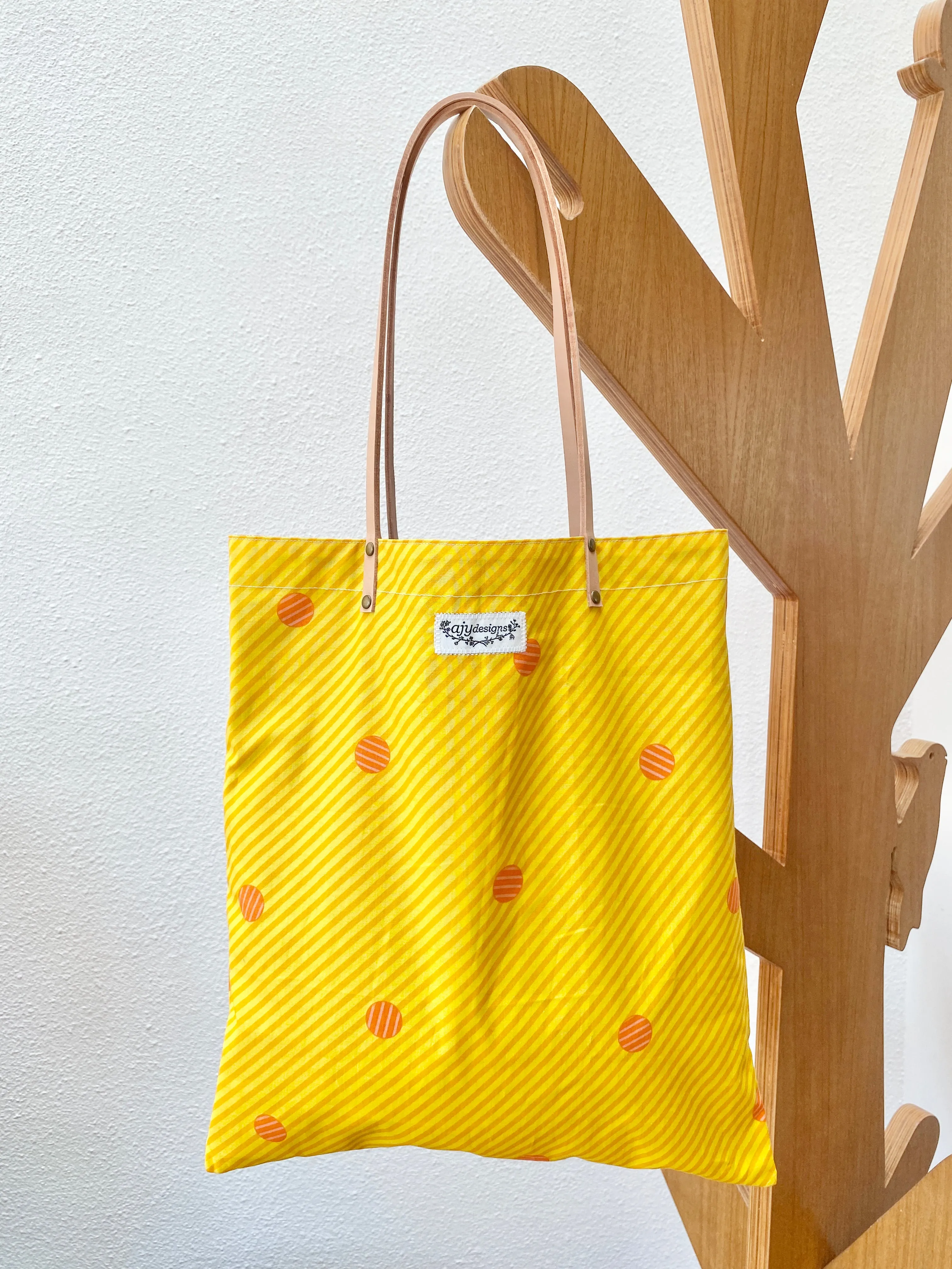 Reversible tote bag