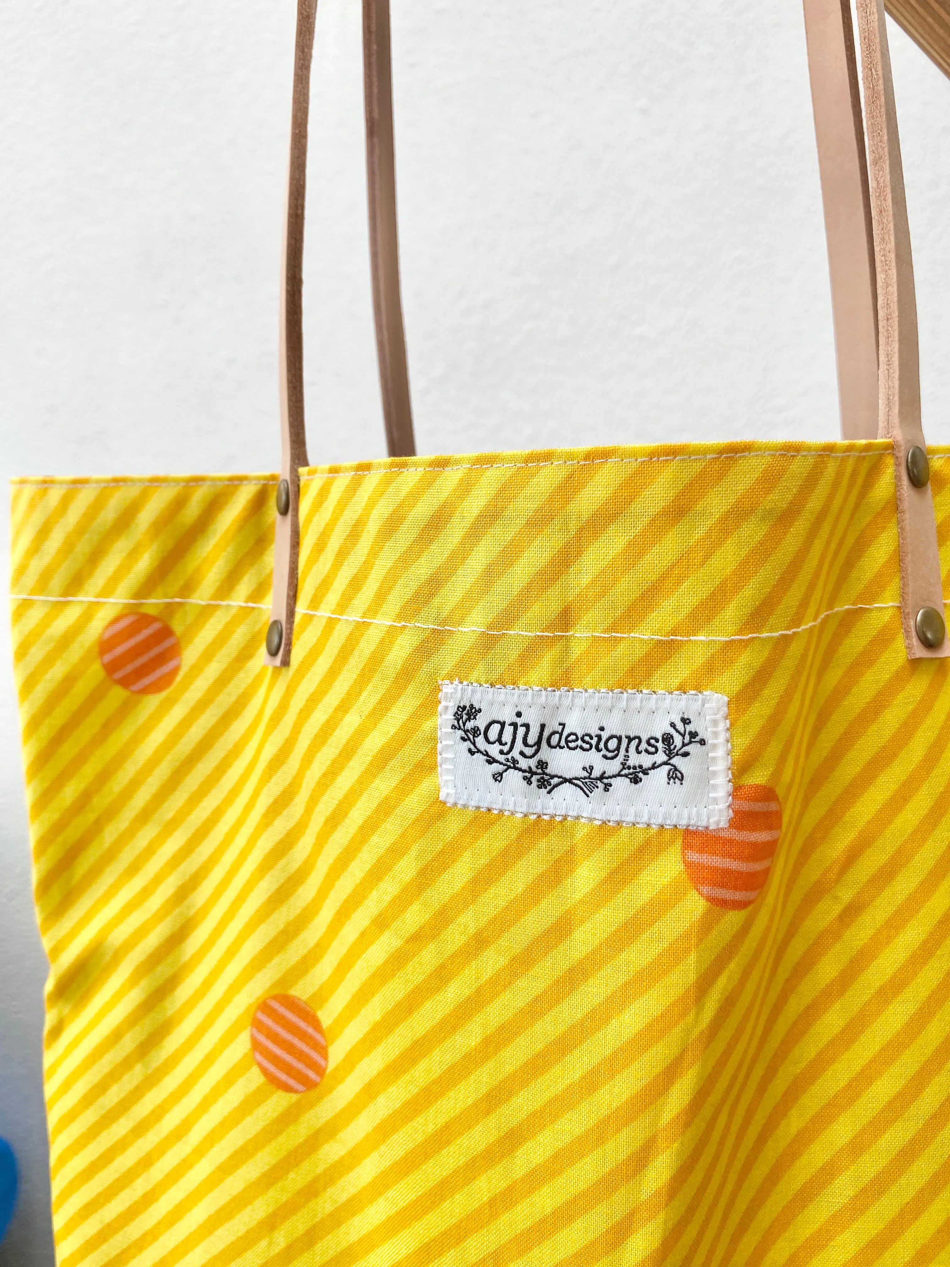 Reversible tote bag