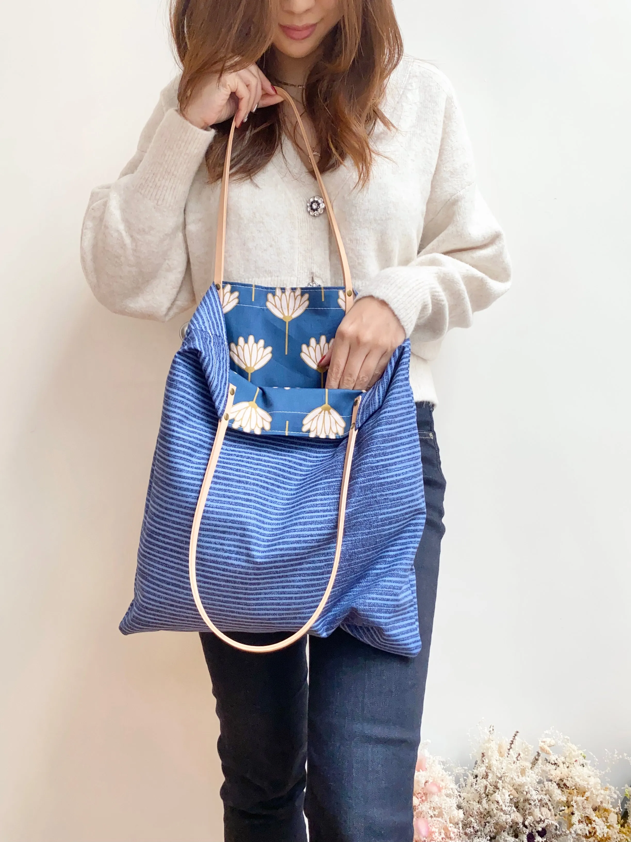 Reversible tote bag
