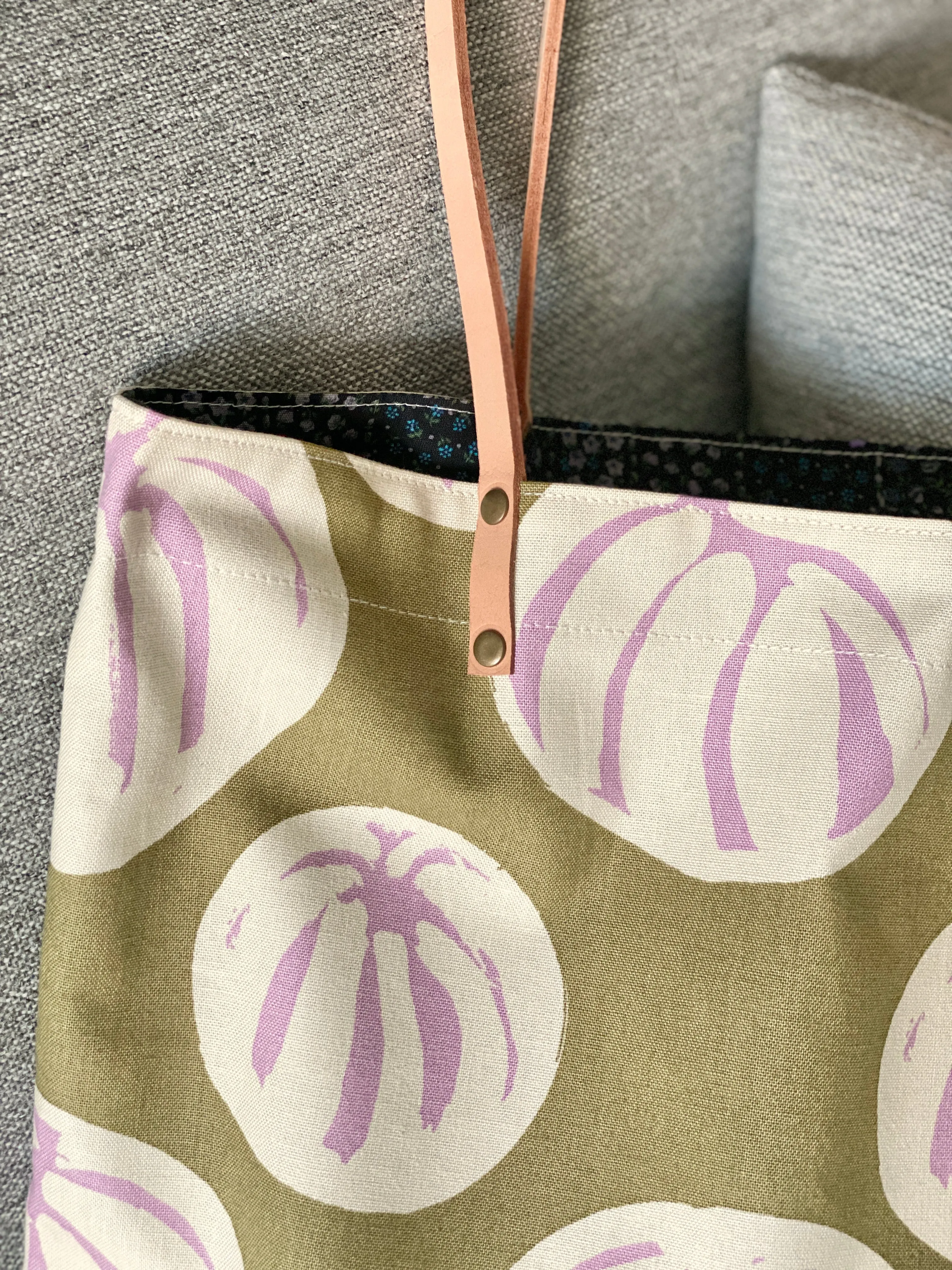 Reversible tote bag