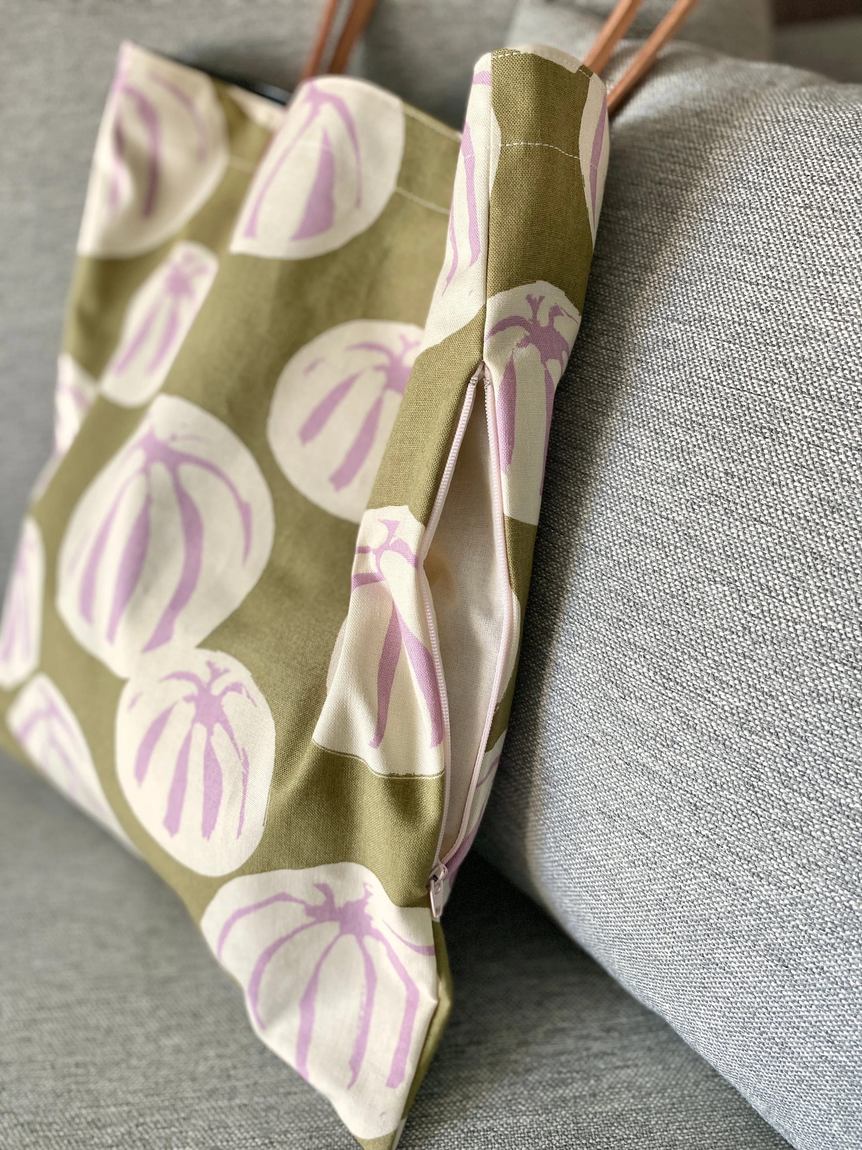 Reversible tote bag