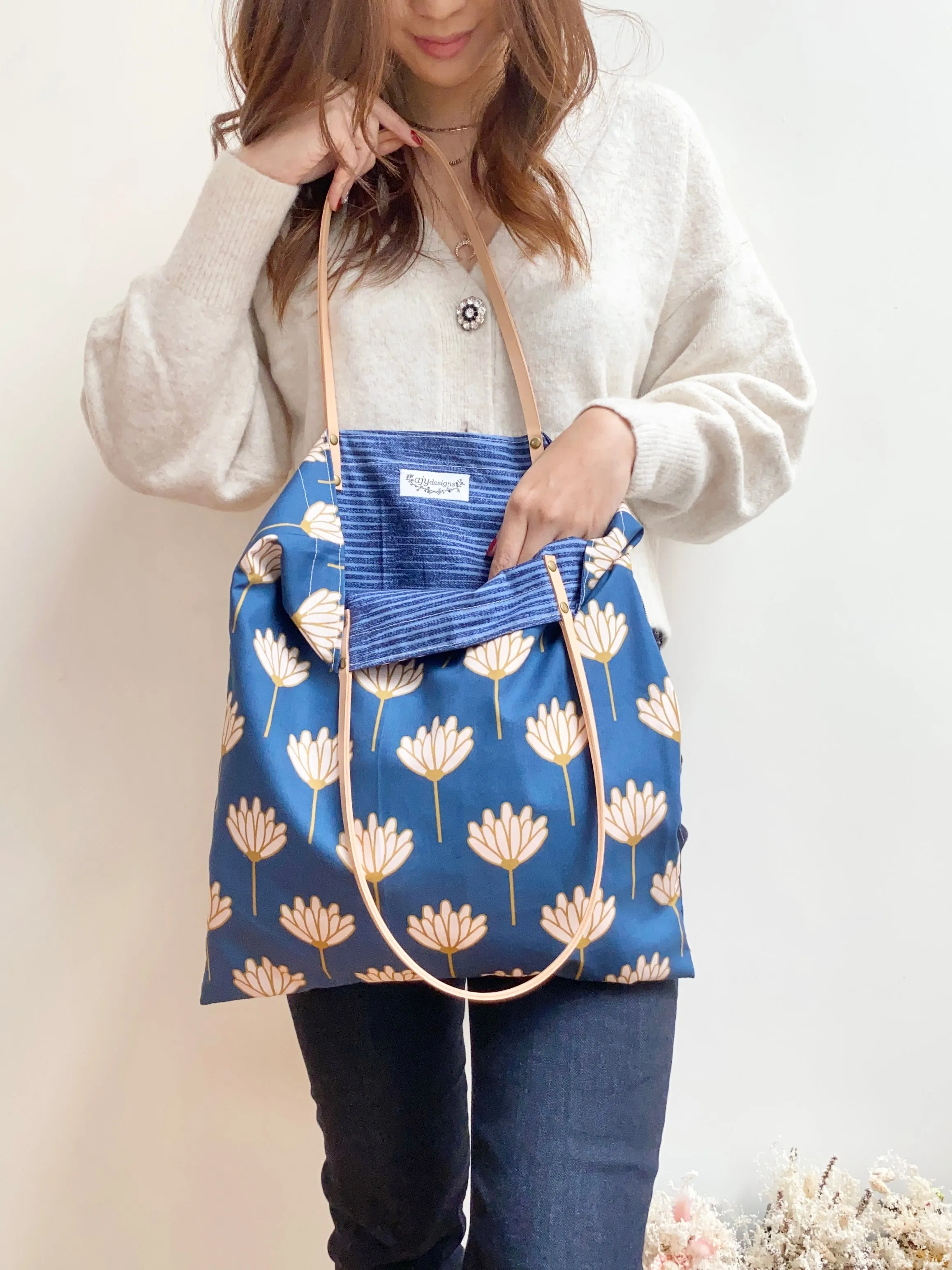 Reversible tote bag