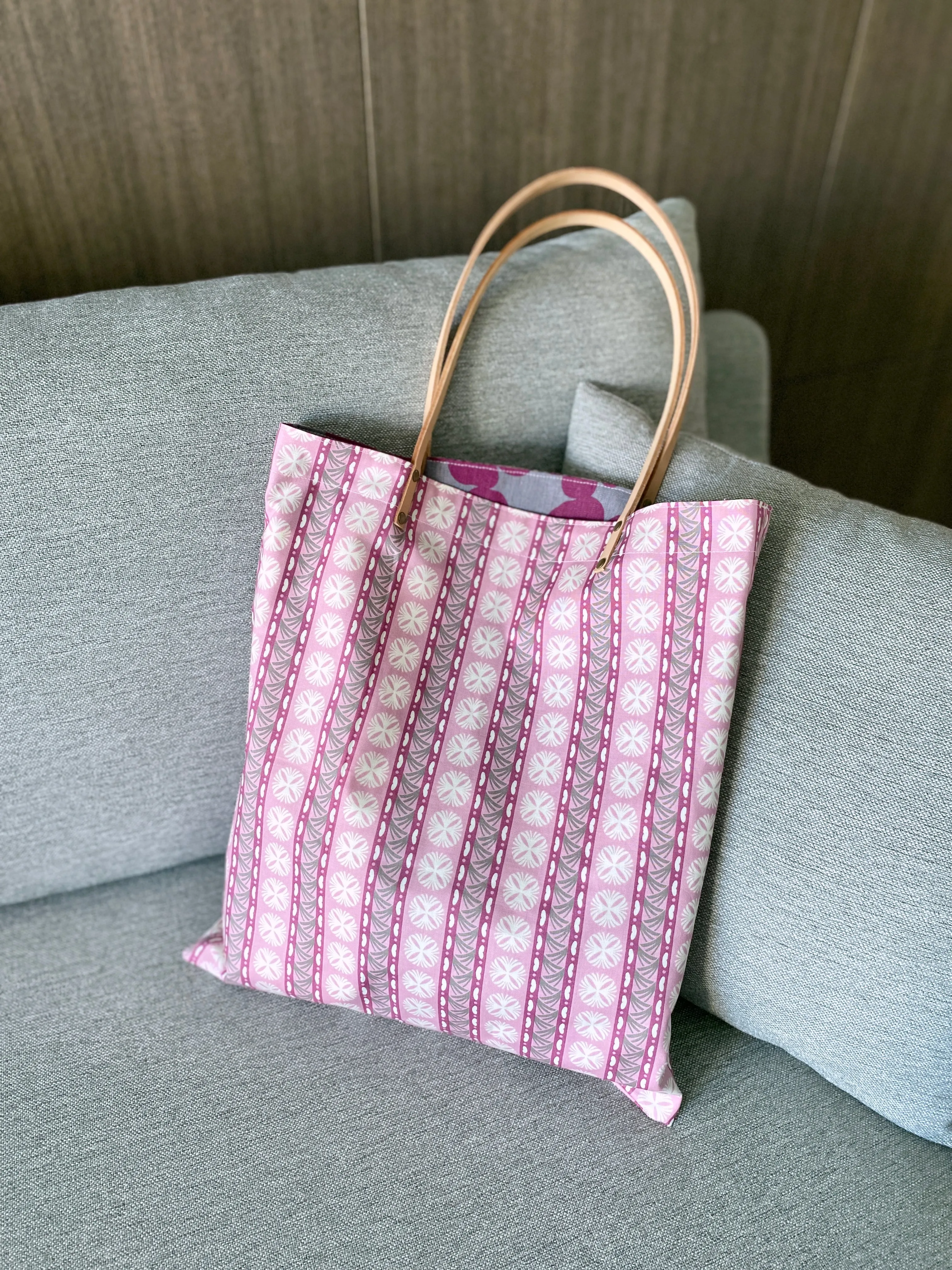 Reversible tote bag